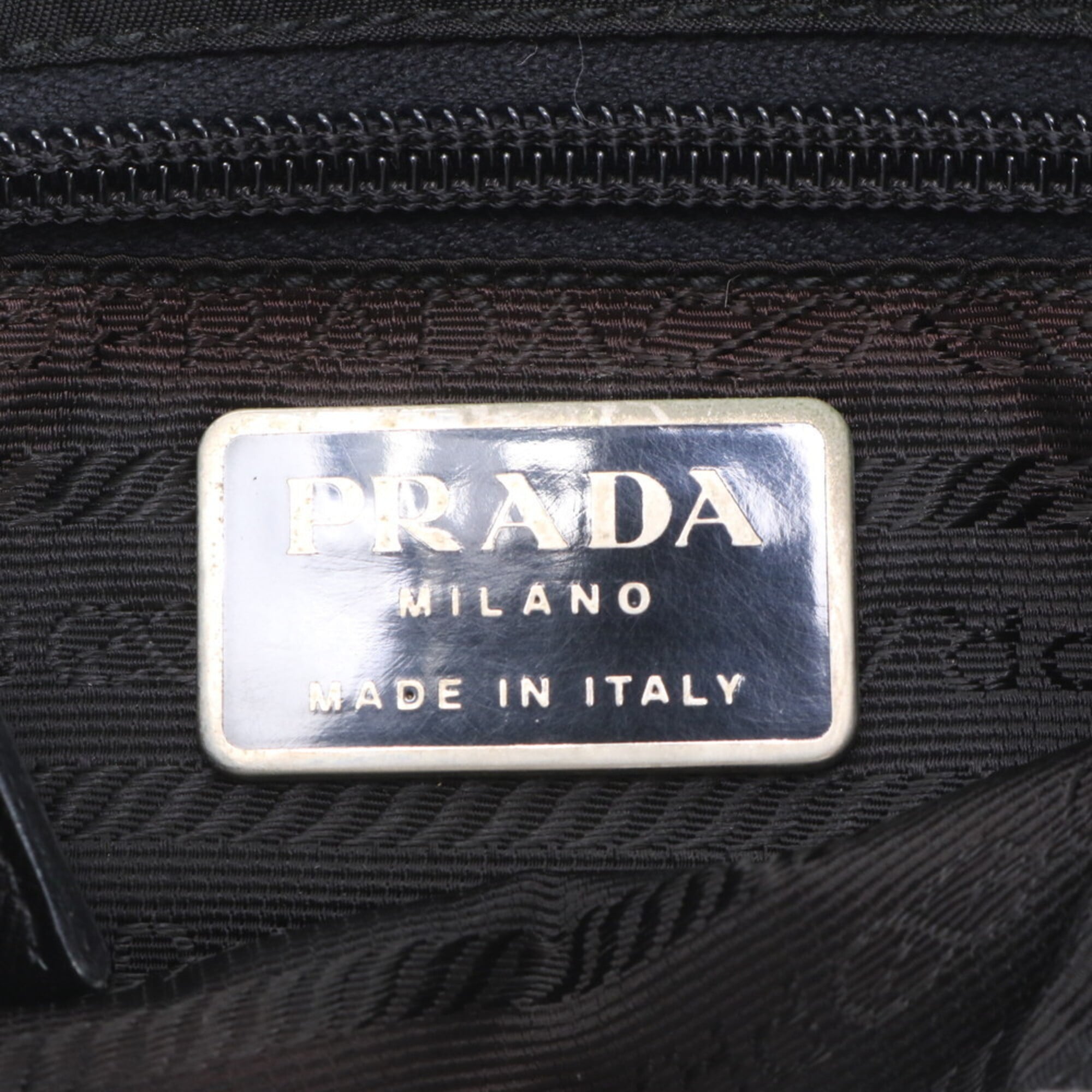 Prada Black Leather Nylon Messenger Bag Shoulder Bag (Pre-Owned)