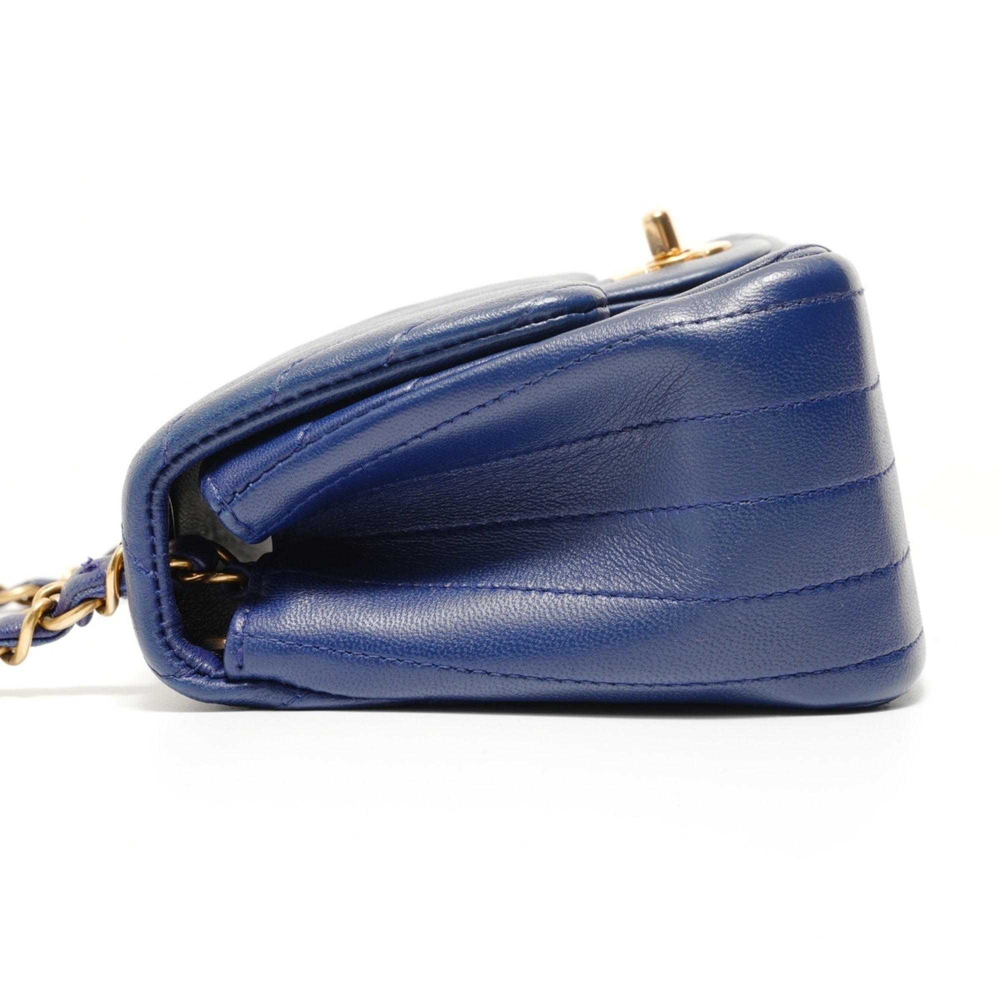 Chanel Blue Leather Shoulder Bag (Pre-Owned)
