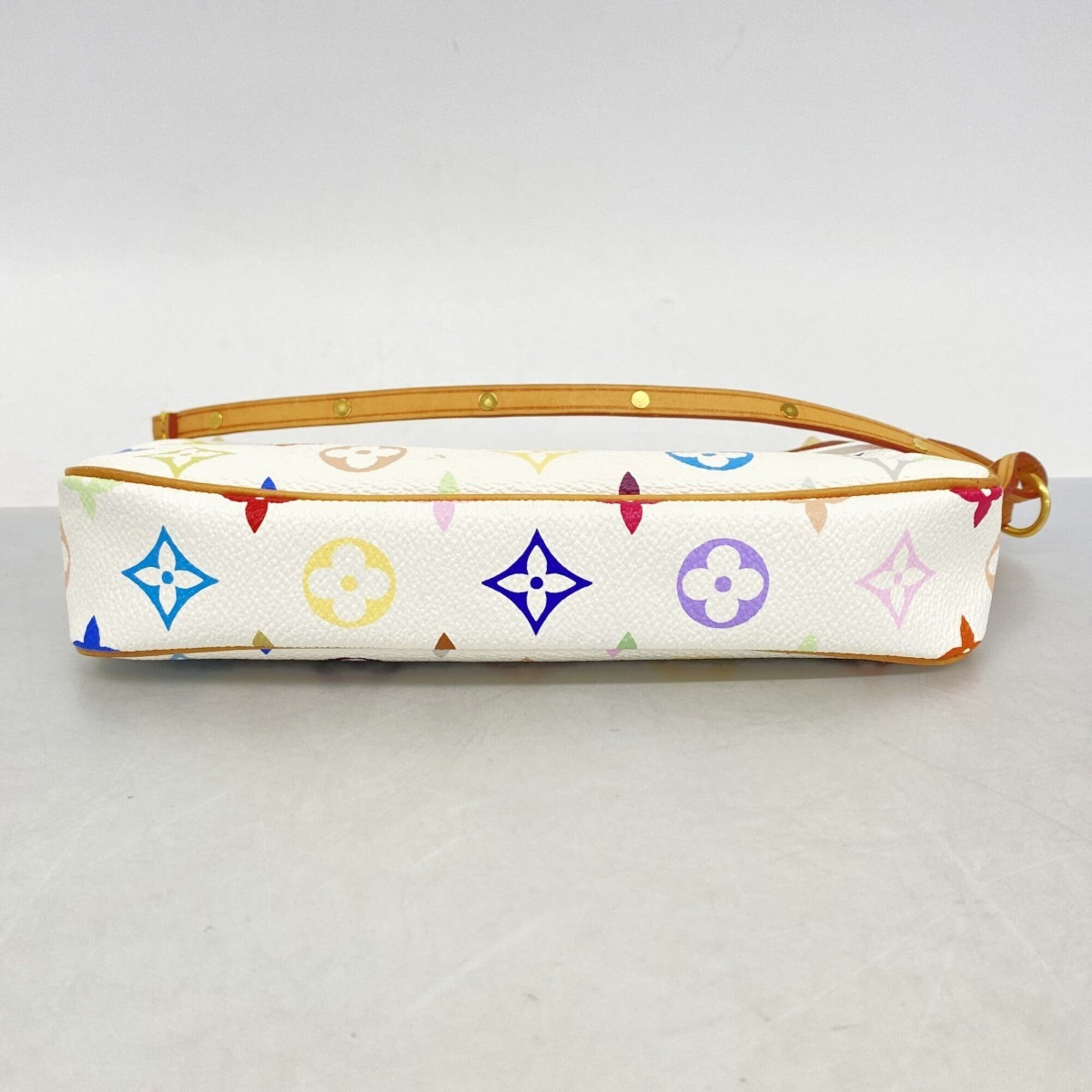 Louis Vuitton Blanc Pouch (Pre-Owned)