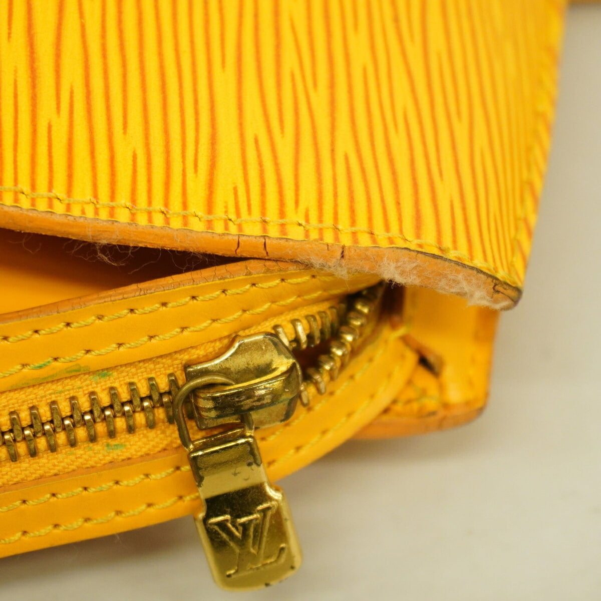 Louis Vuitton Jaune Shoulder Bag (Pre-Owned)