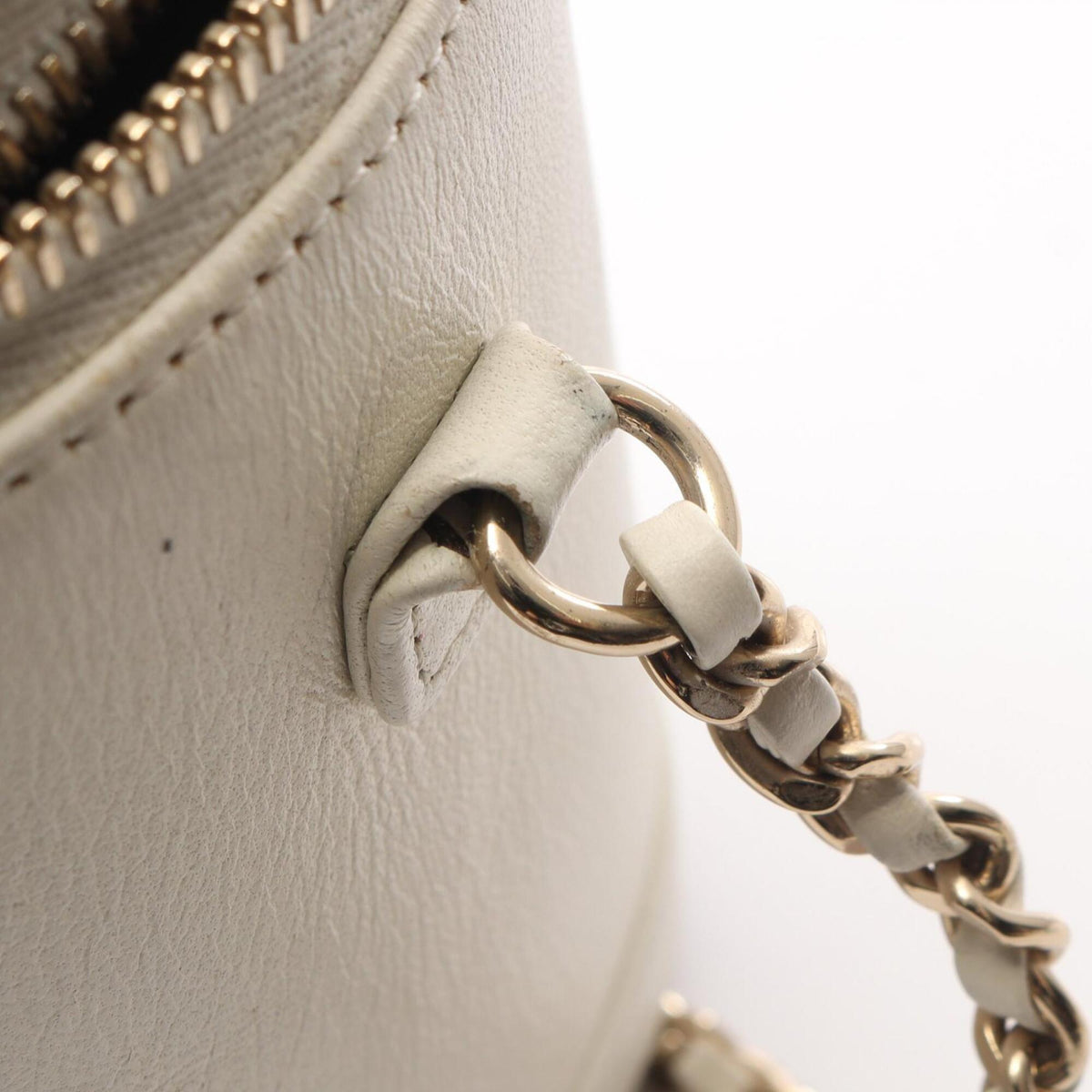 Chanel White Leather Handbag Vanity Bag (Pre-Owned)