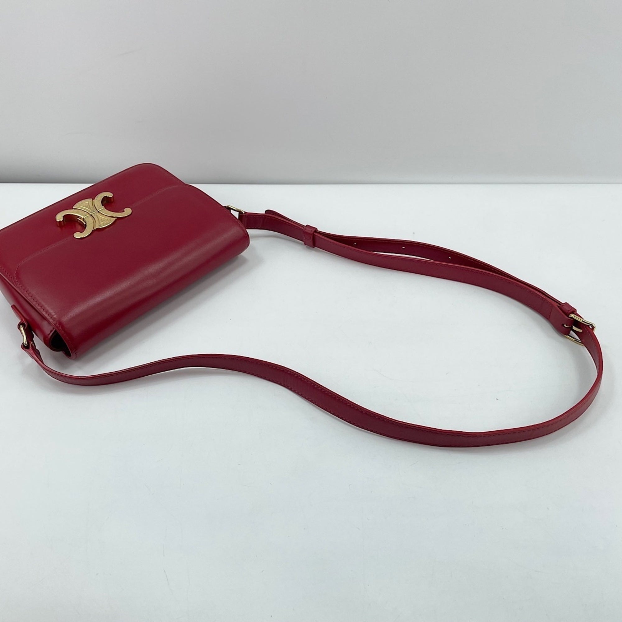 Celine Red Color Shoulder Bag (Pre-Owned)