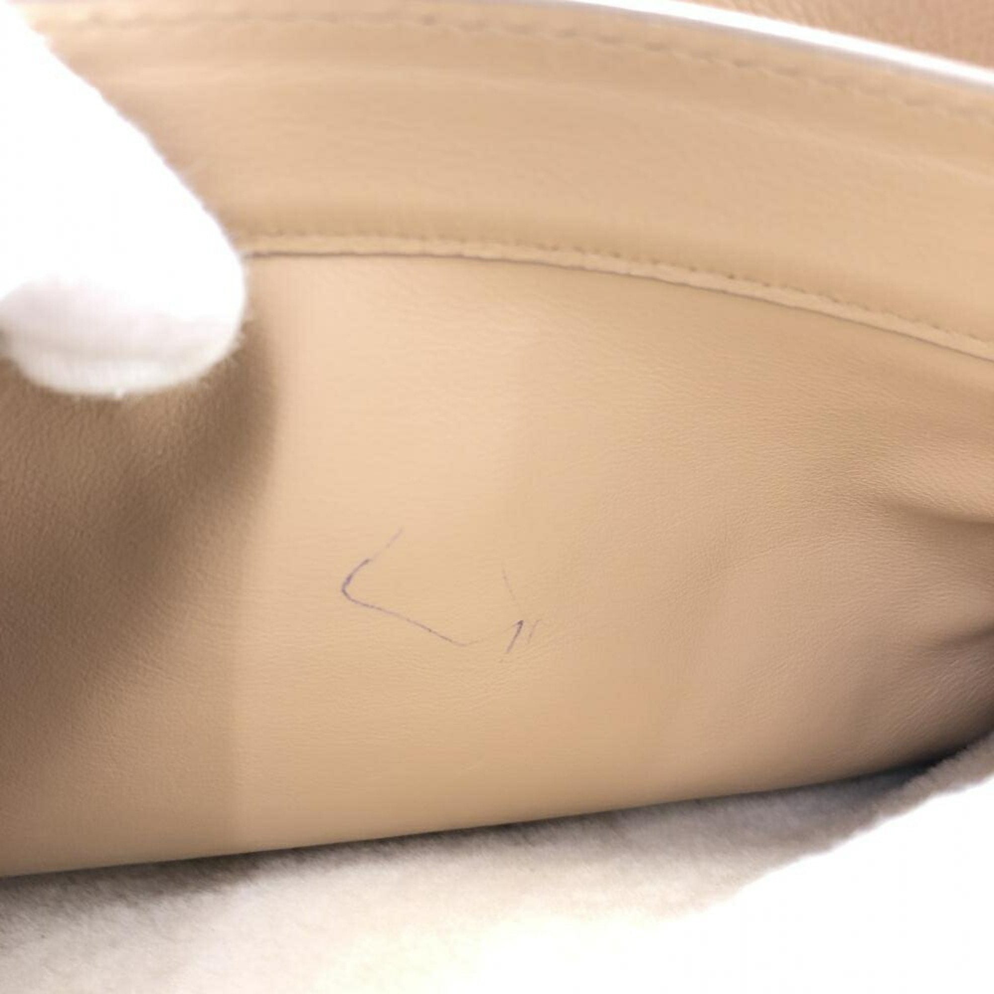 Salvatore Ferragamo Beige Handbag Shoulder Bag (Pre-Owned)