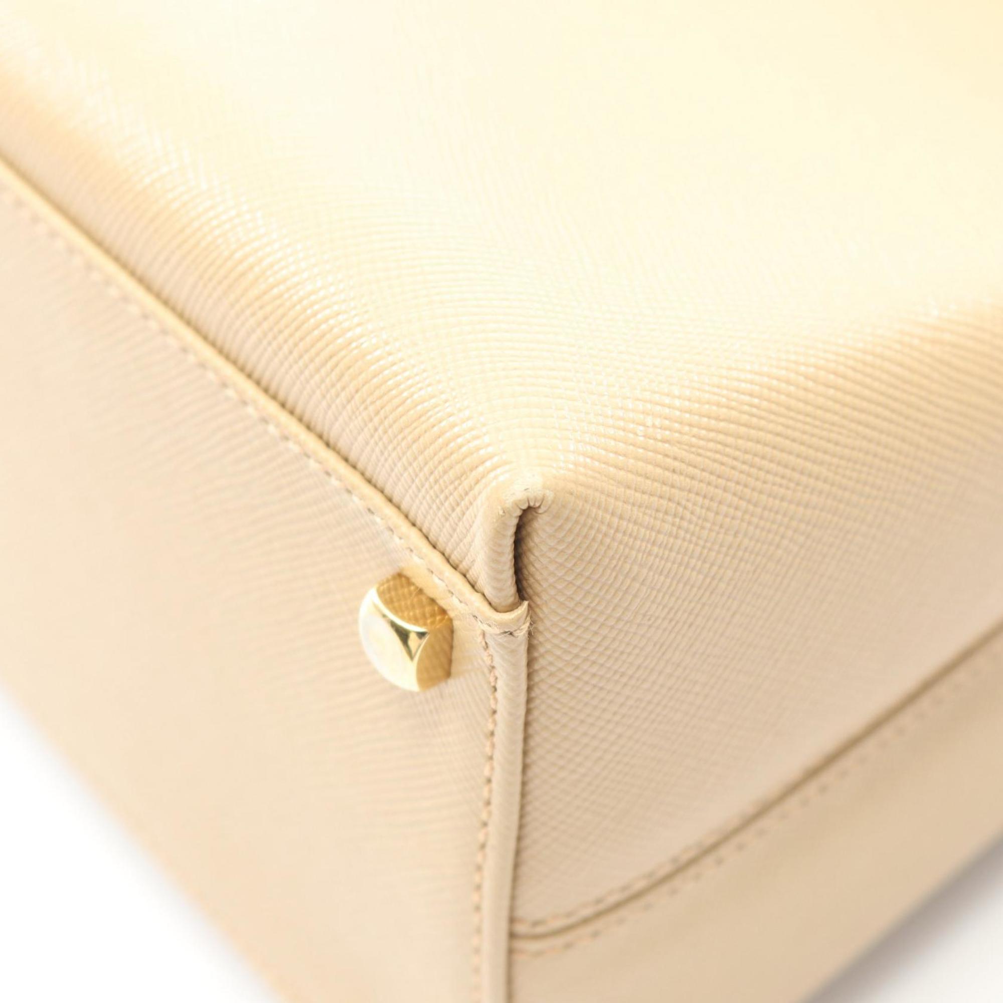 Salvatore Ferragamo Gancini Beige Leather Handbag (Pre-Owned)