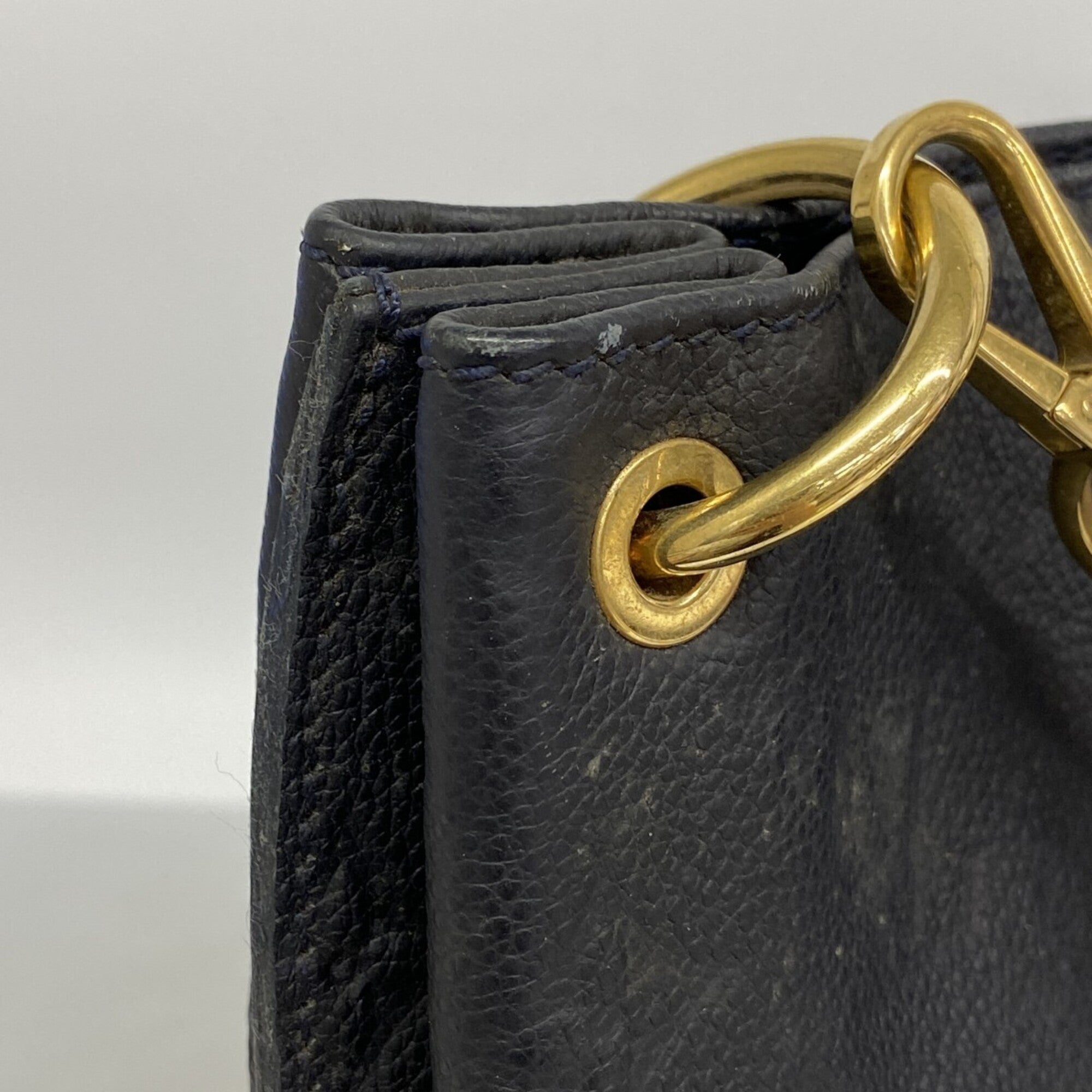 Louis Vuitton Noir Handbag (Pre-Owned)