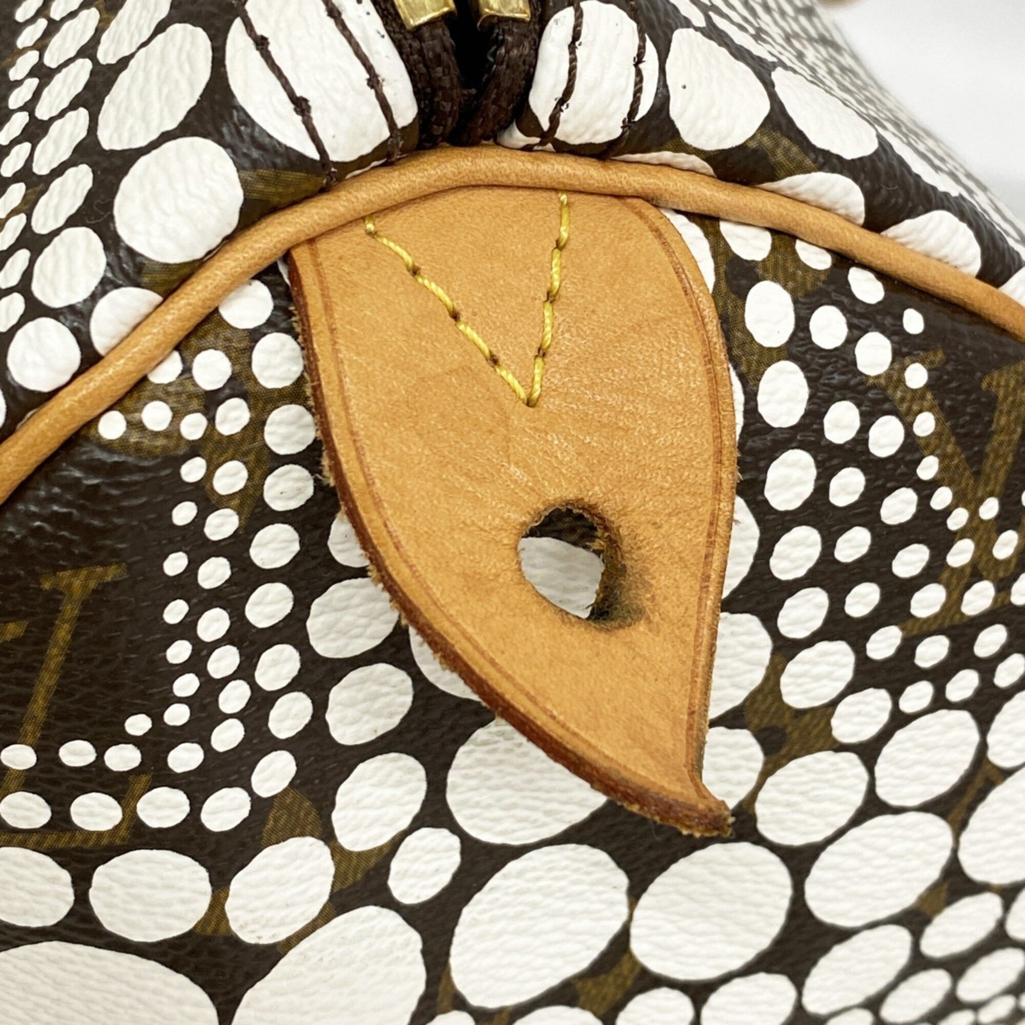 Louis Vuitton Blanc Handbag (Pre-Owned)