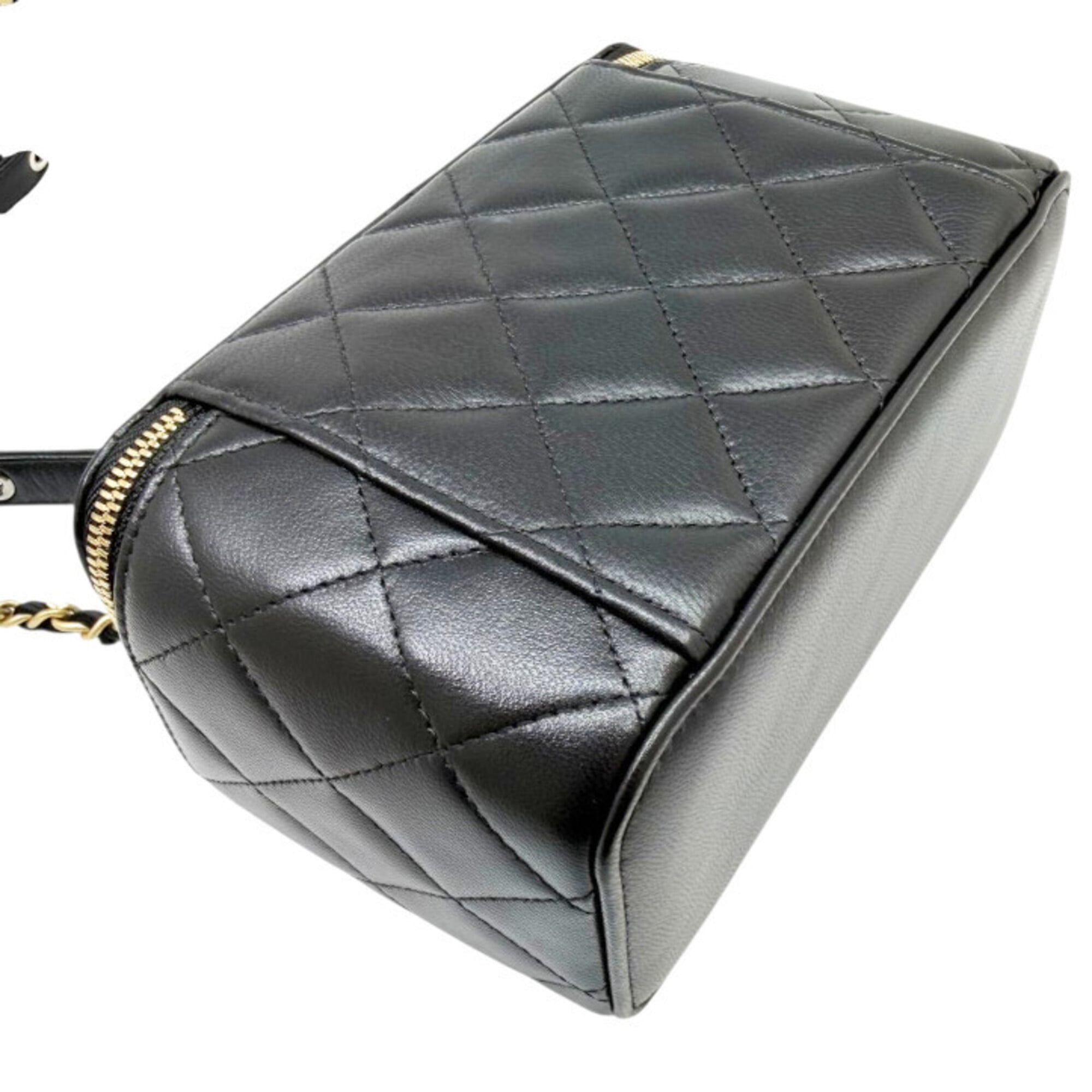 Chanel Black Leather Shoulder Bag (Pre-Owned)
