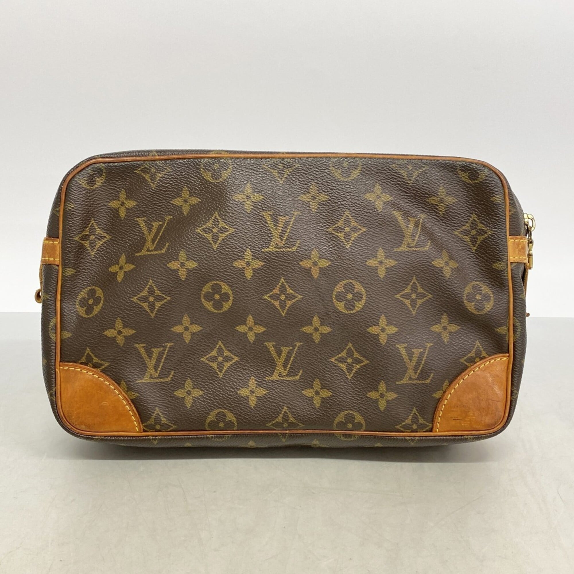 Louis Vuitton Brown Clutch Bag (Pre-Owned)