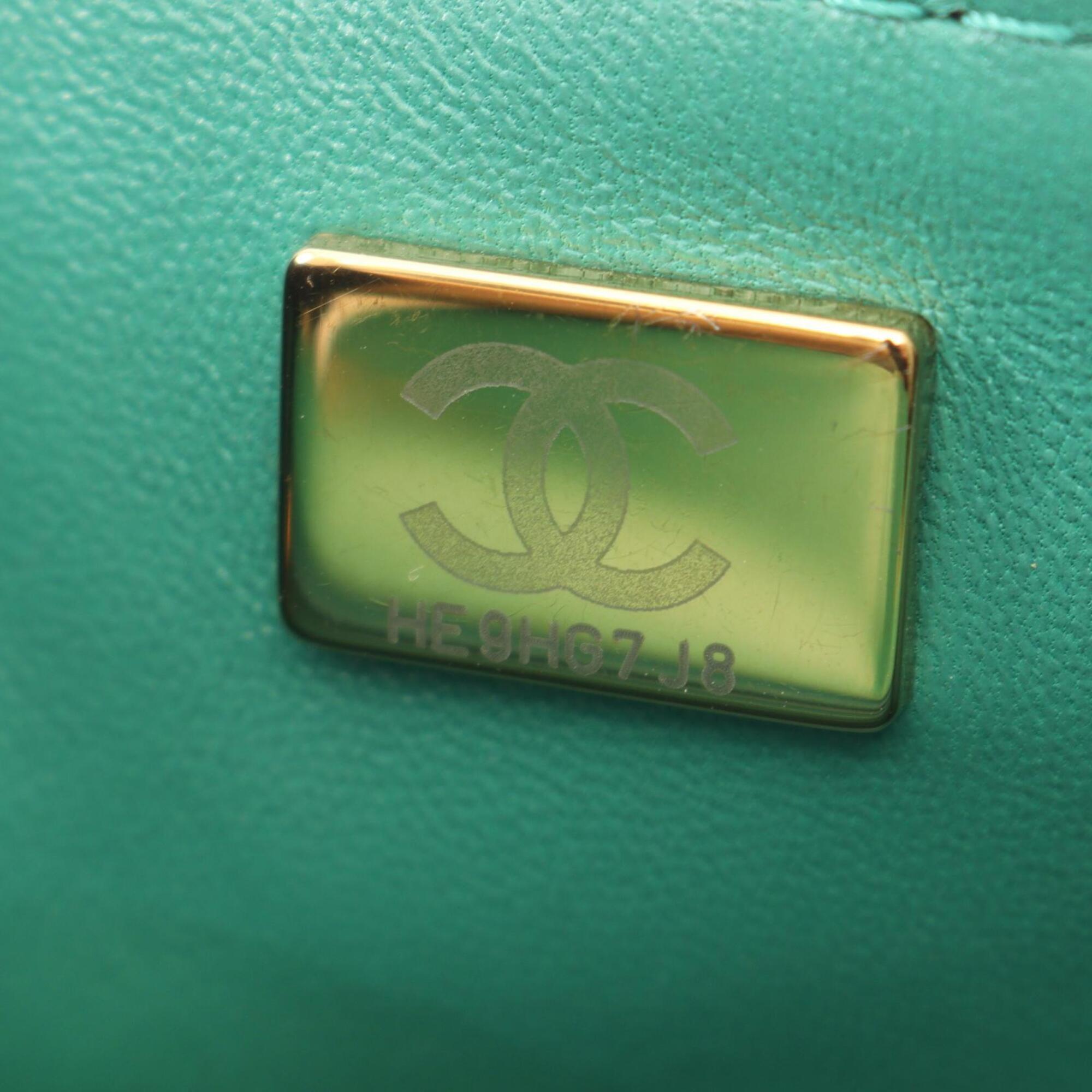 Chanel Green Leather Handbag Shoulder Bag (Pre-Owned)
