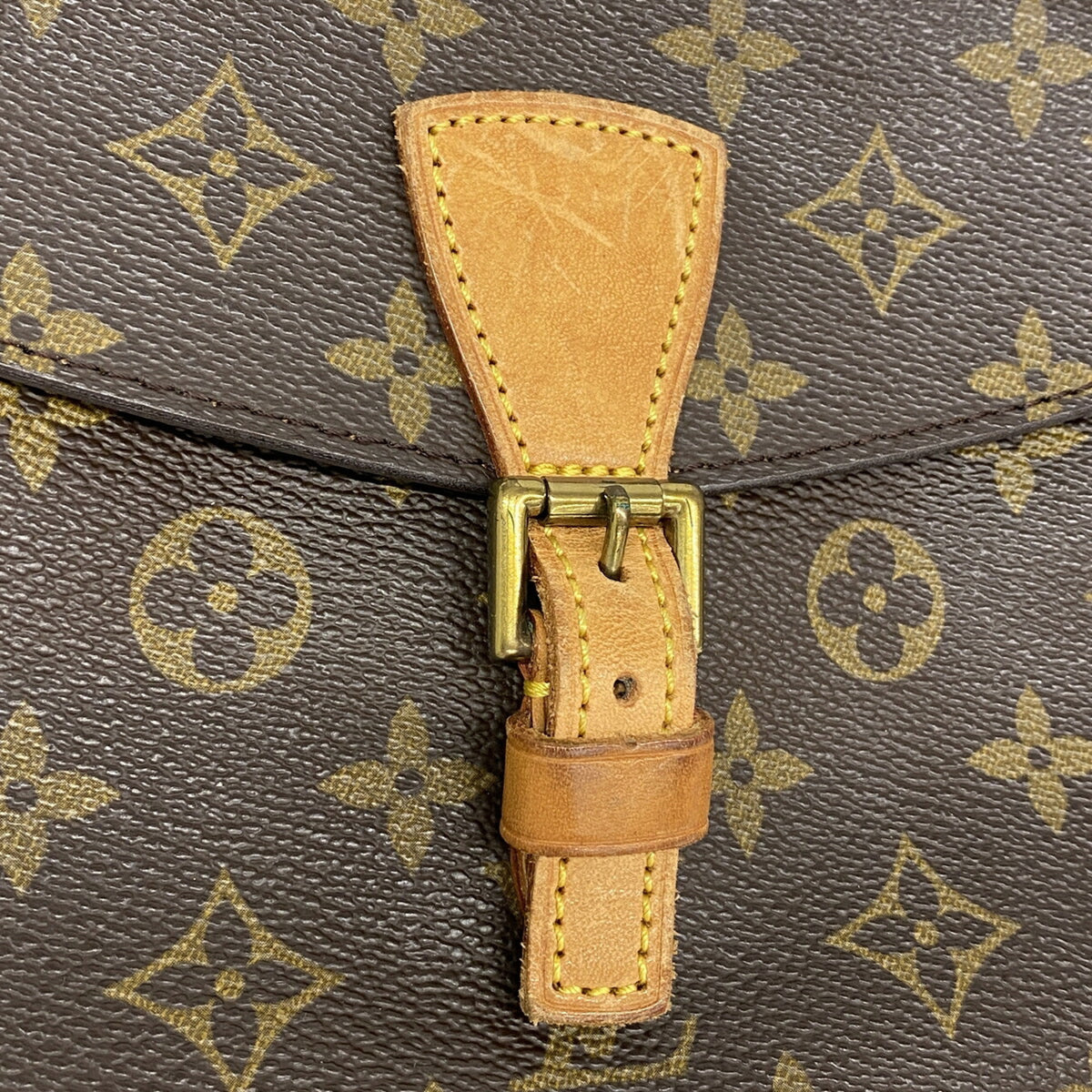 Louis Vuitton Brown Shoulder Bag (Pre-Owned)