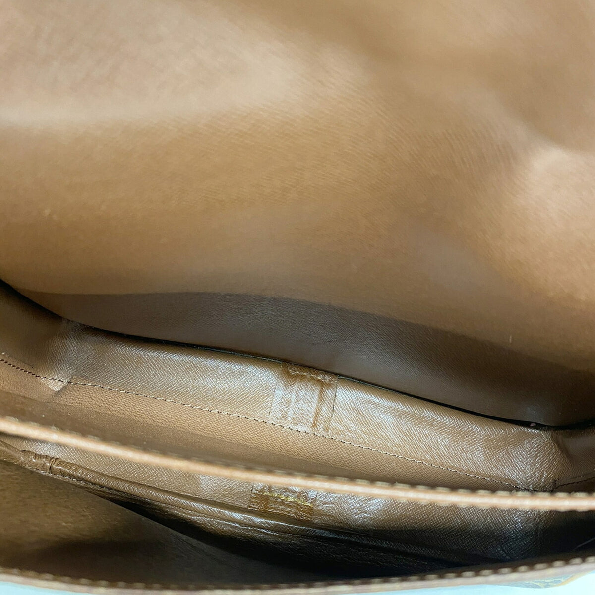 Louis Vuitton Brown Shoulder Bag (Pre-Owned)