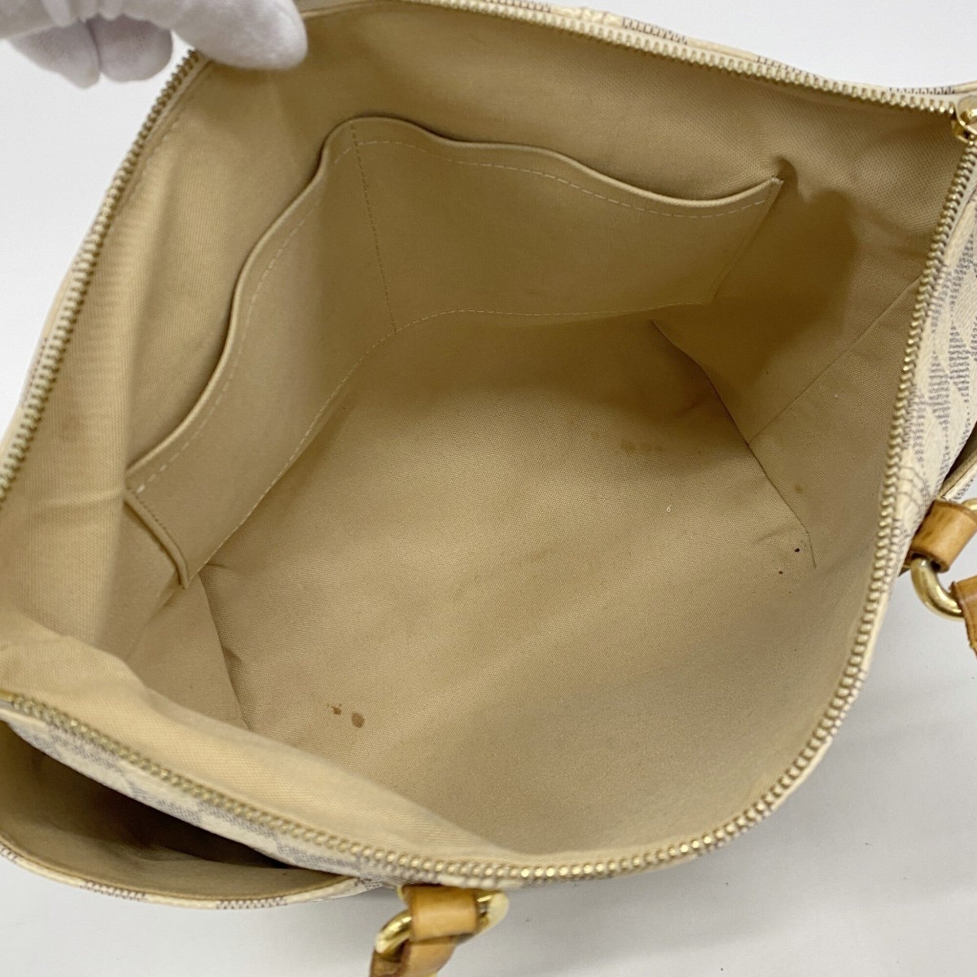 Louis Vuitton White Tote Bag (Pre-Owned)