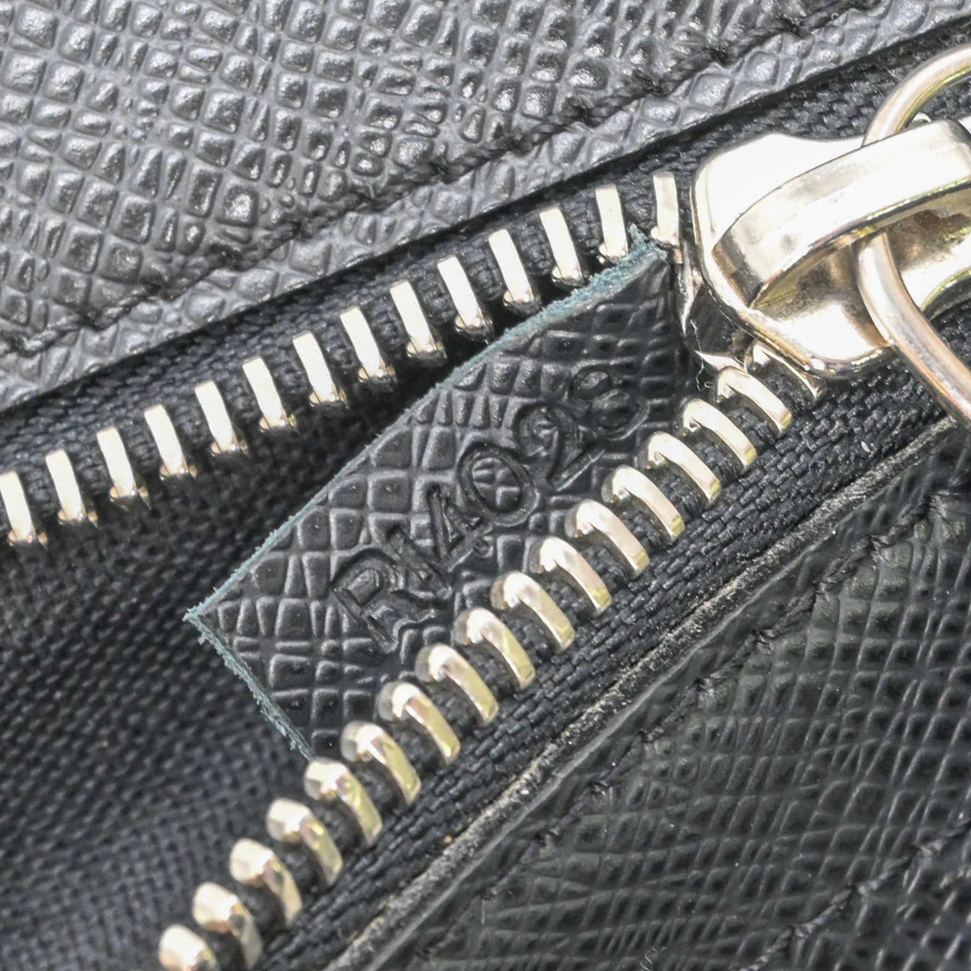 Louis Vuitton Black Taiga Leather Clutch Bag (Pre-Owned)