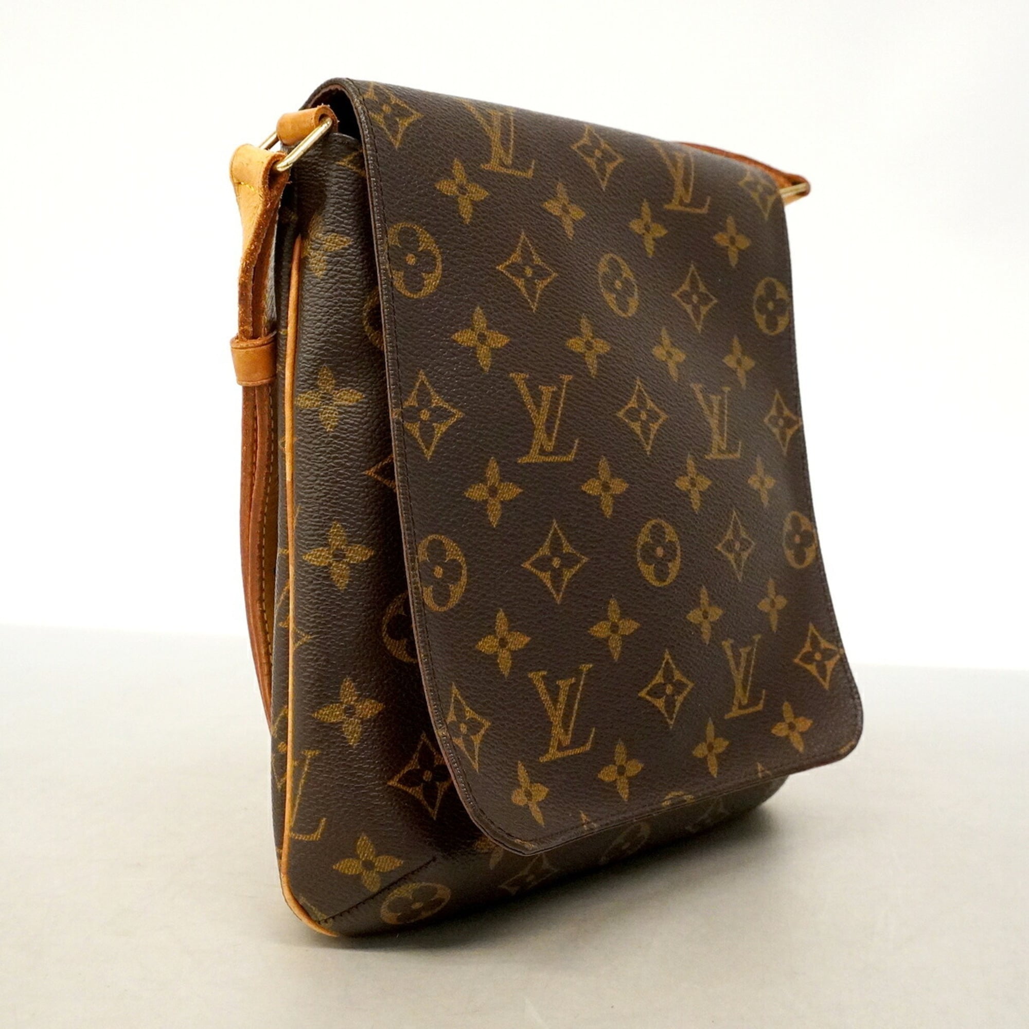 Louis Vuitton Brown Shoulder Bag (Pre-Owned)