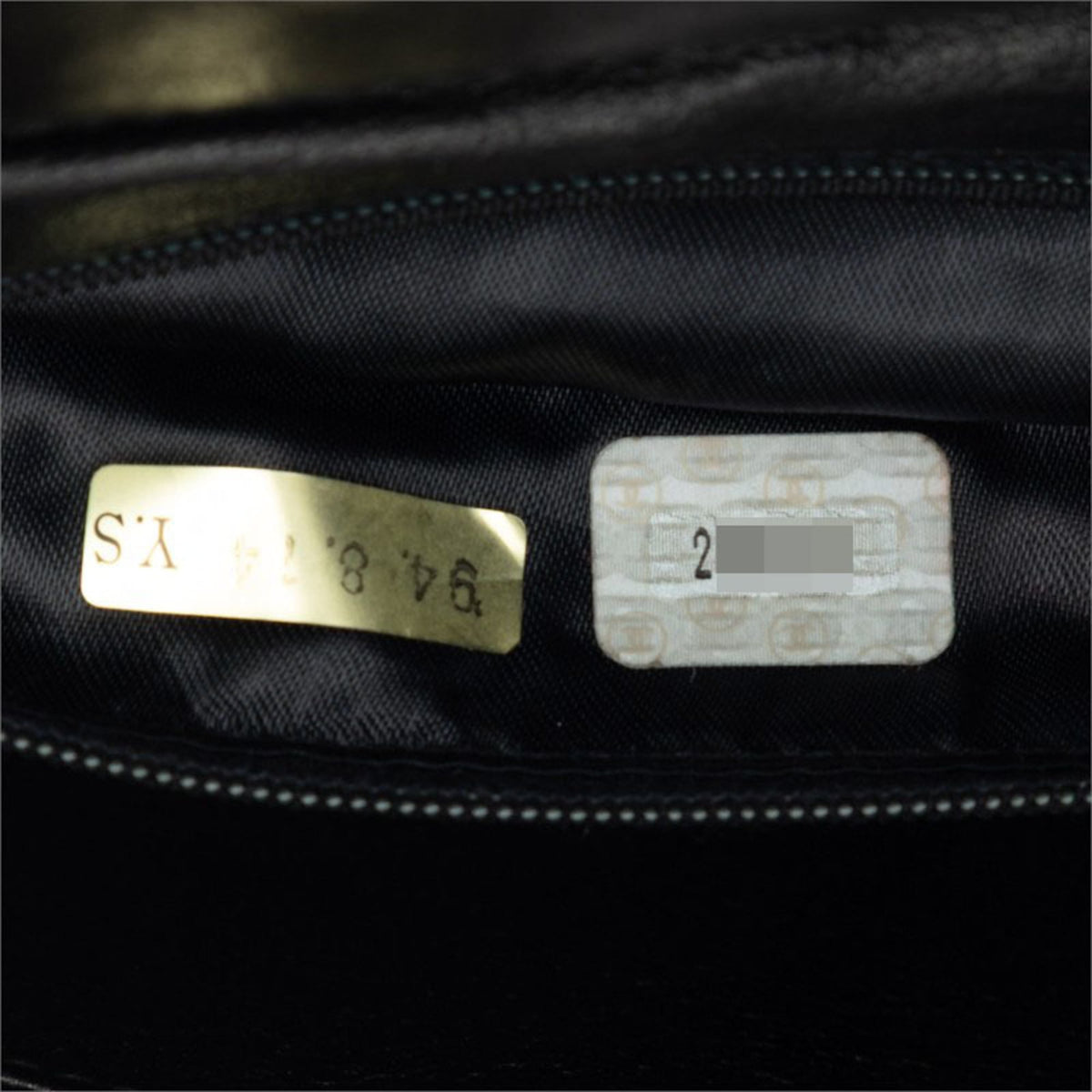 Chanel Matelasse Black Leather Shoulder Bag (Pre-Owned)