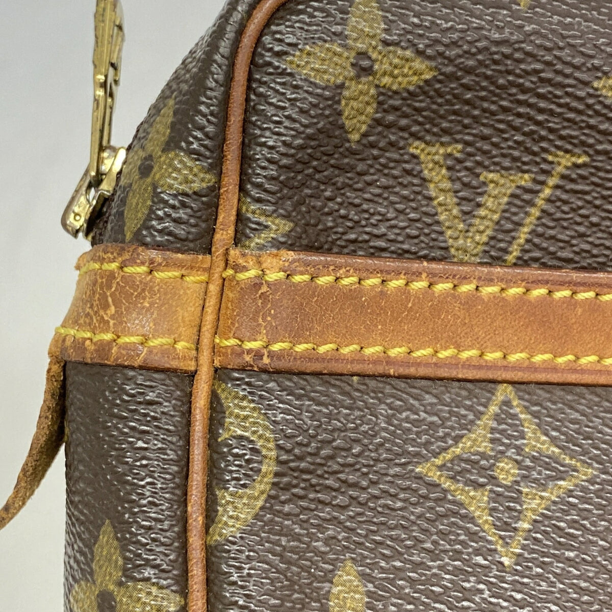 Louis Vuitton Brown Clutch Bag (Pre-Owned)