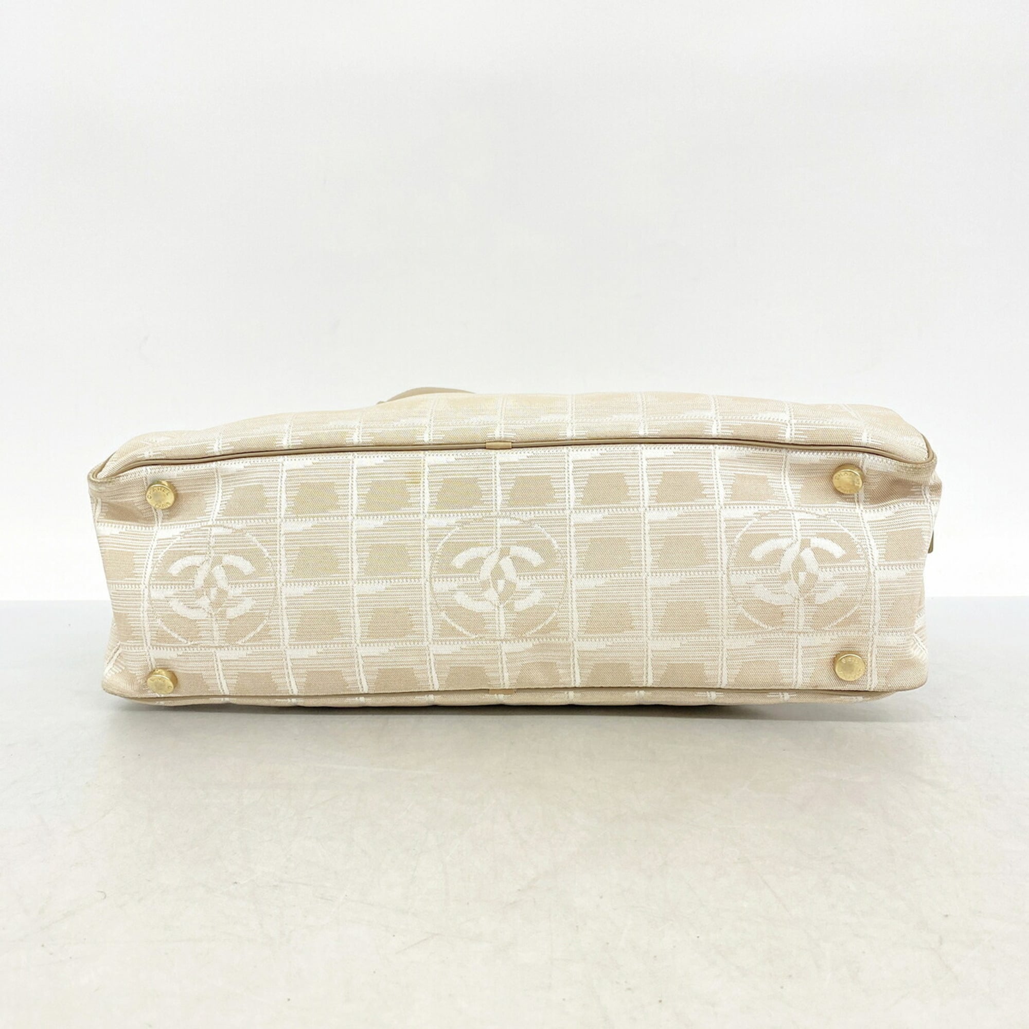 Chanel Beige Nylon Handbag (Pre-Owned)