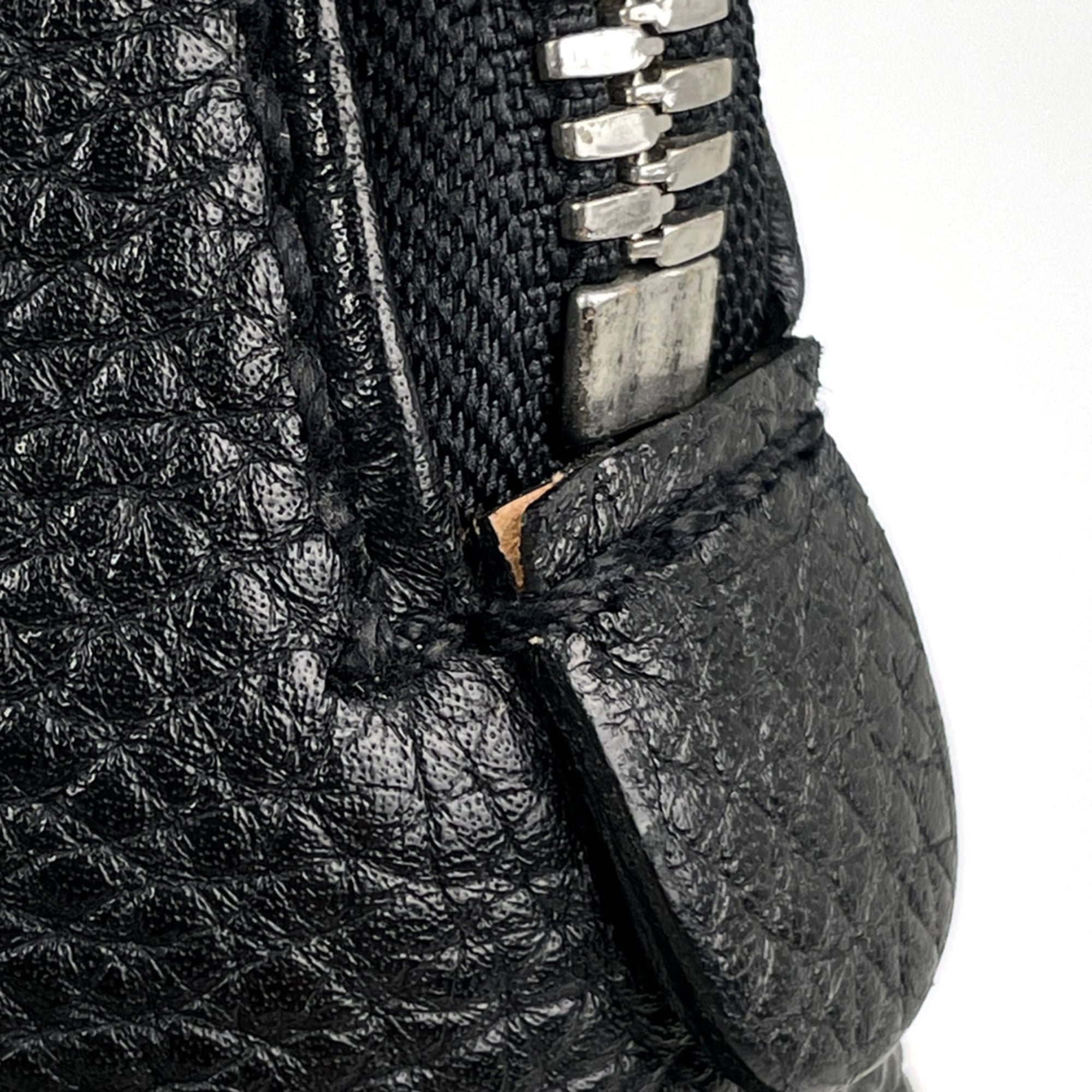 Chanel Black Leather Shoulder Bag (Pre-Owned)