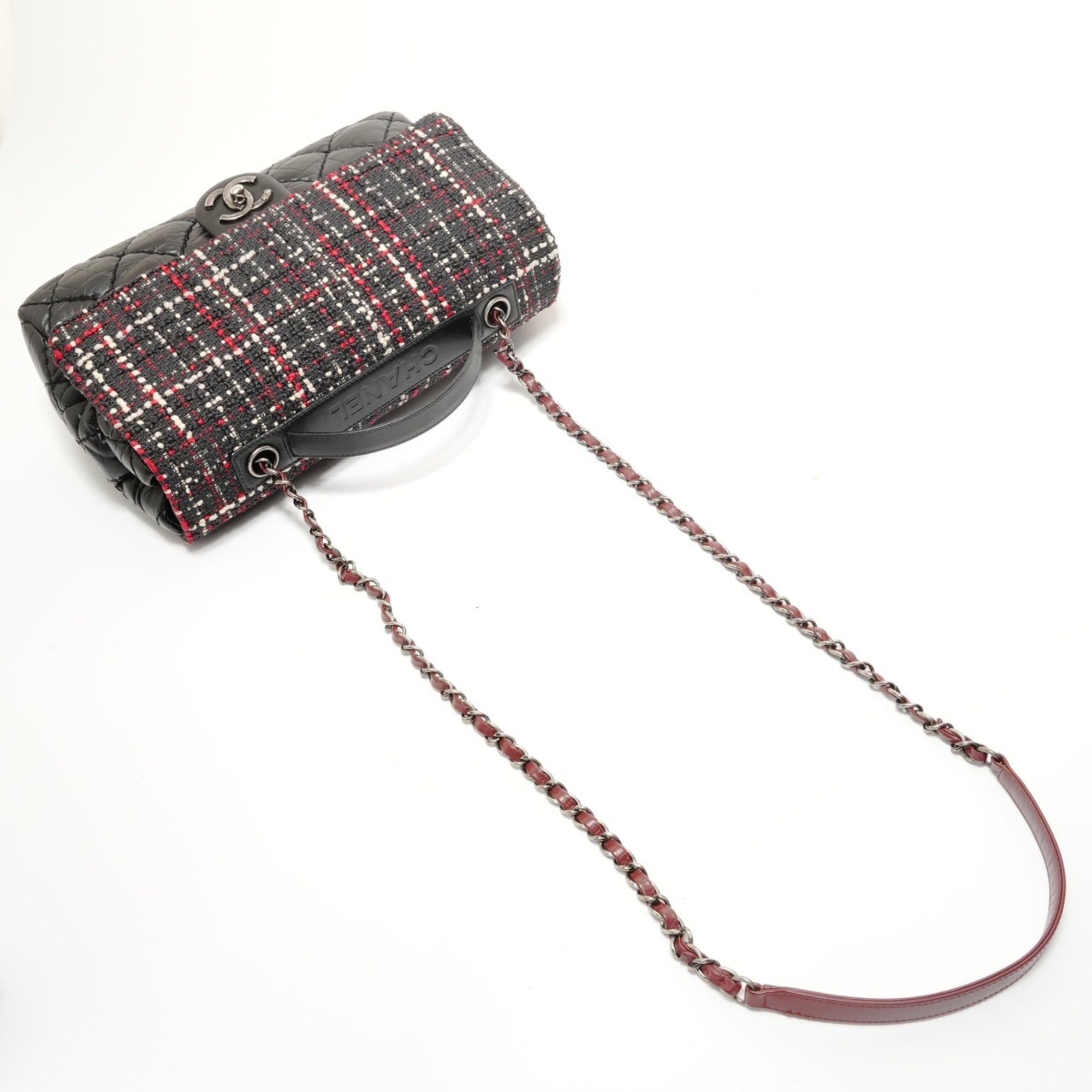 Chanel Matelasse Black Tweed Shoulder Bag (Pre-Owned)