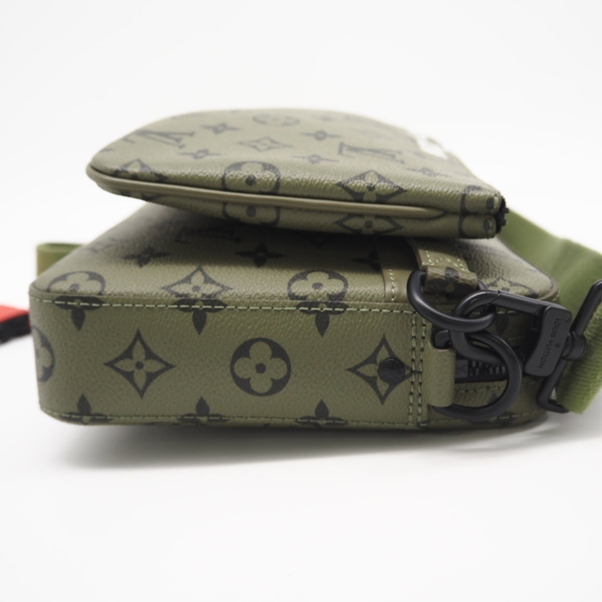 Louis Vuitton Khaki Monogram Red Color Monogram Pouch Shoulder Bag (Pre-Owned)