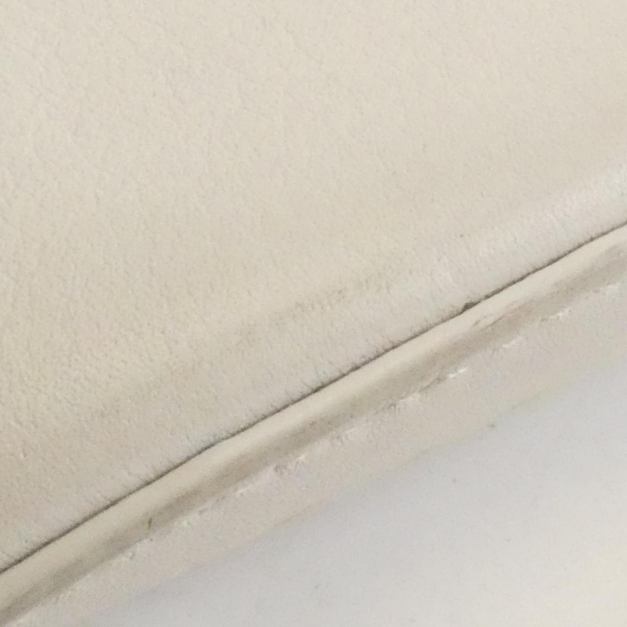 Loewe White Leather Shoulder Bag (Pre-Owned)