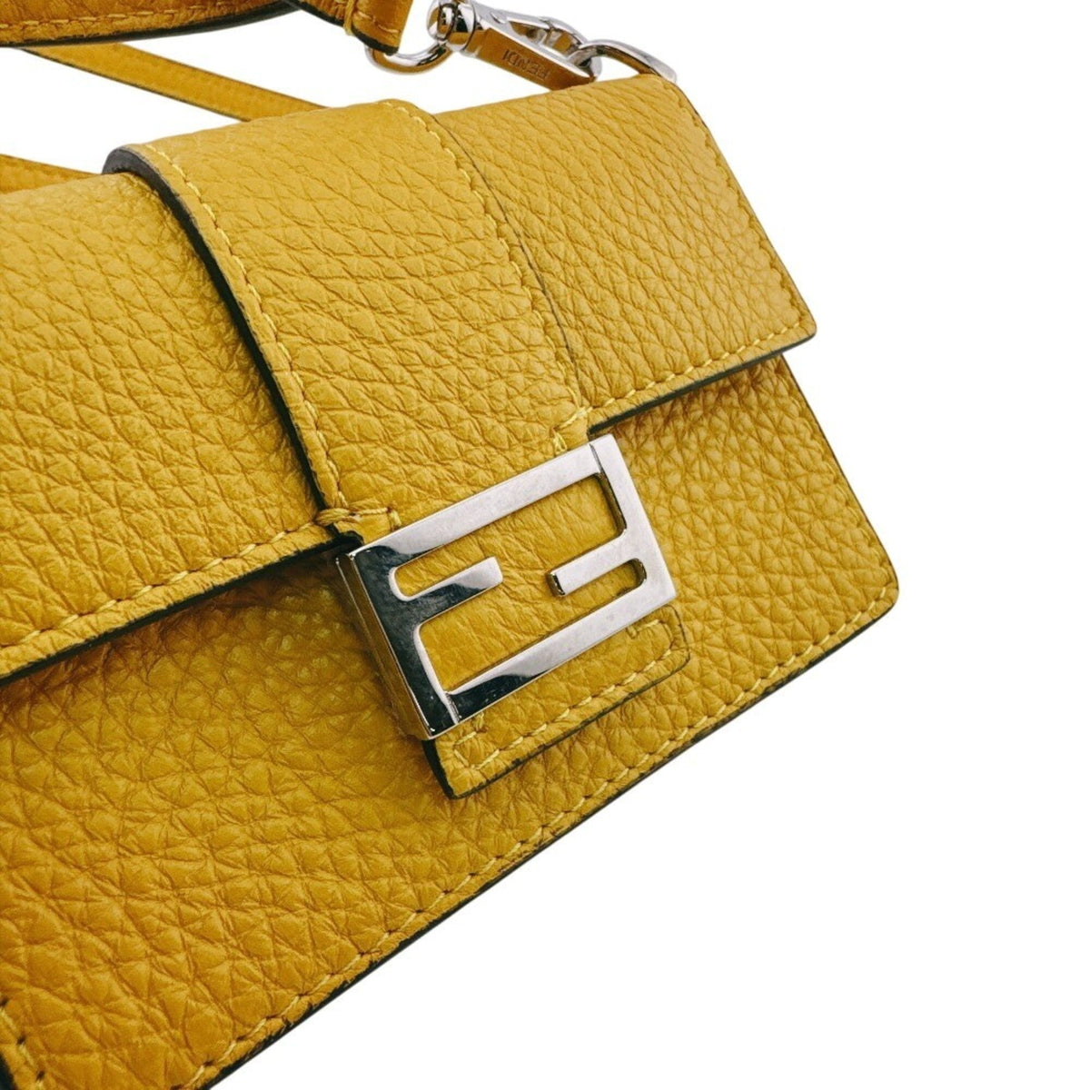 Fendi Baguette Yellow Leather Shoulder Bag (Pre-Owned)