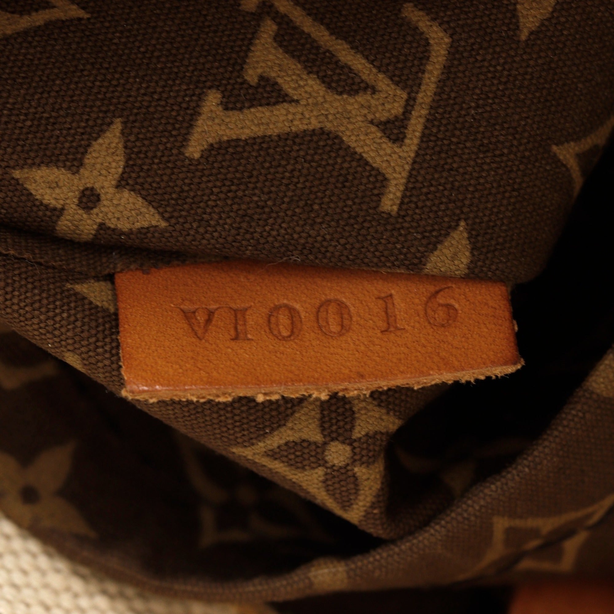 Louis Vuitton Beige Canvas Tote Bag (Pre-Owned)
