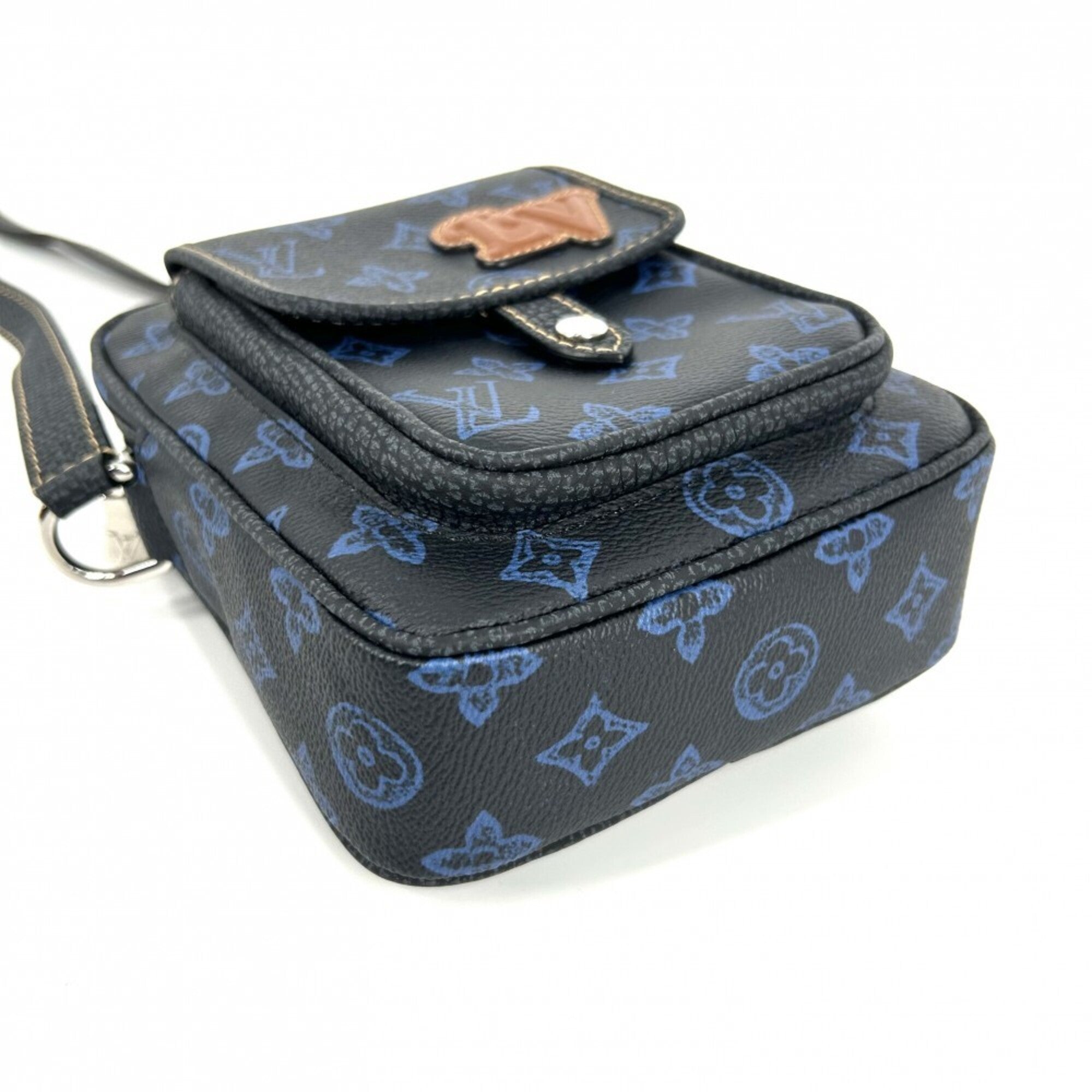 Louis Vuitton Navy Monogram Pochette Shoulder Bag (Pre-Owned)