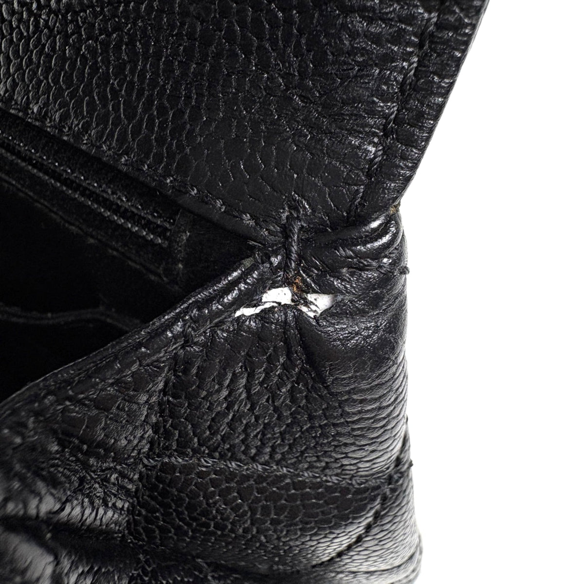 Chanel Matelasse Black Grained Calfskin Handbag (Pre-Owned)
