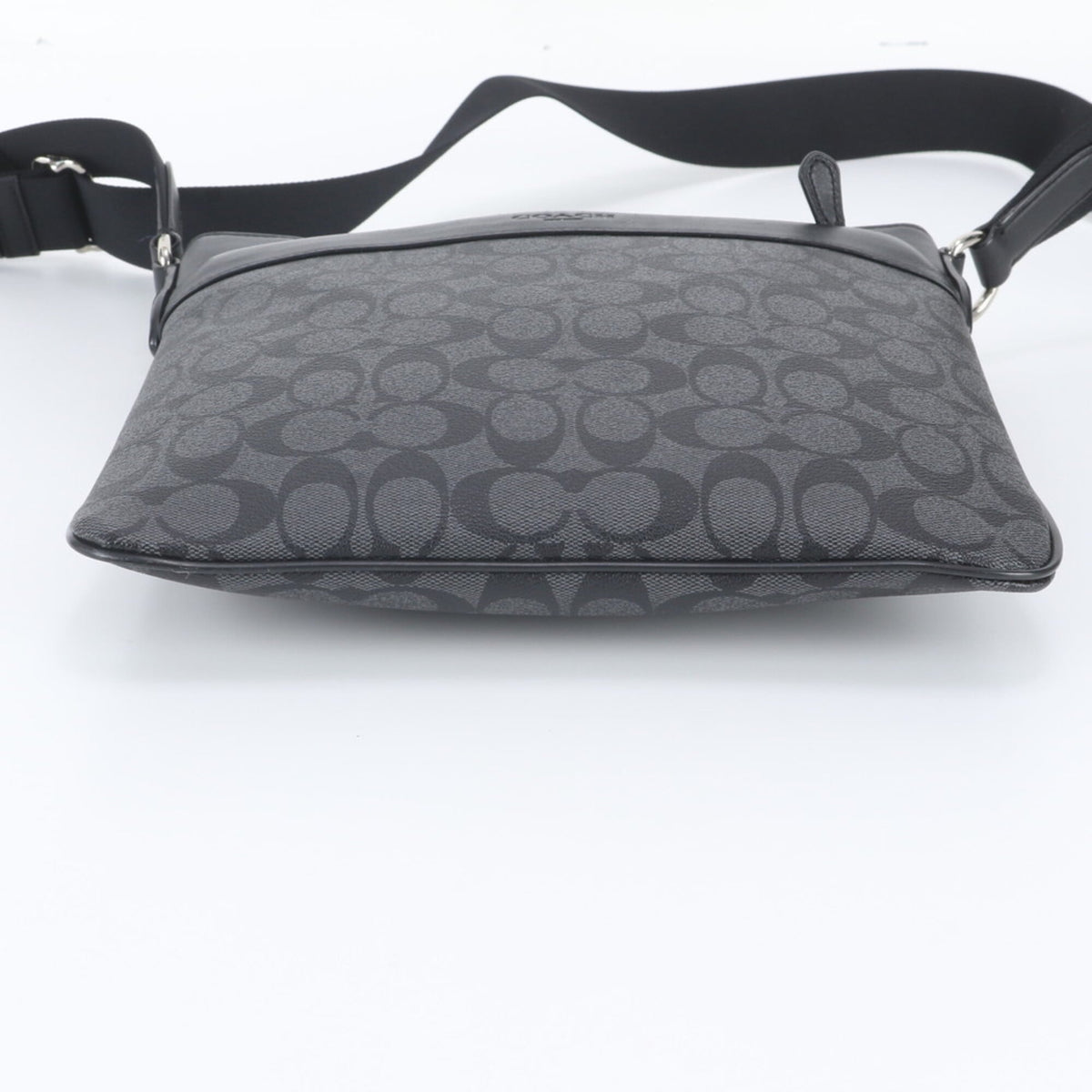 Coach Black Gray Leather Coated Canvas Messenger Bag Shoulder Bag (Pre-Owned)