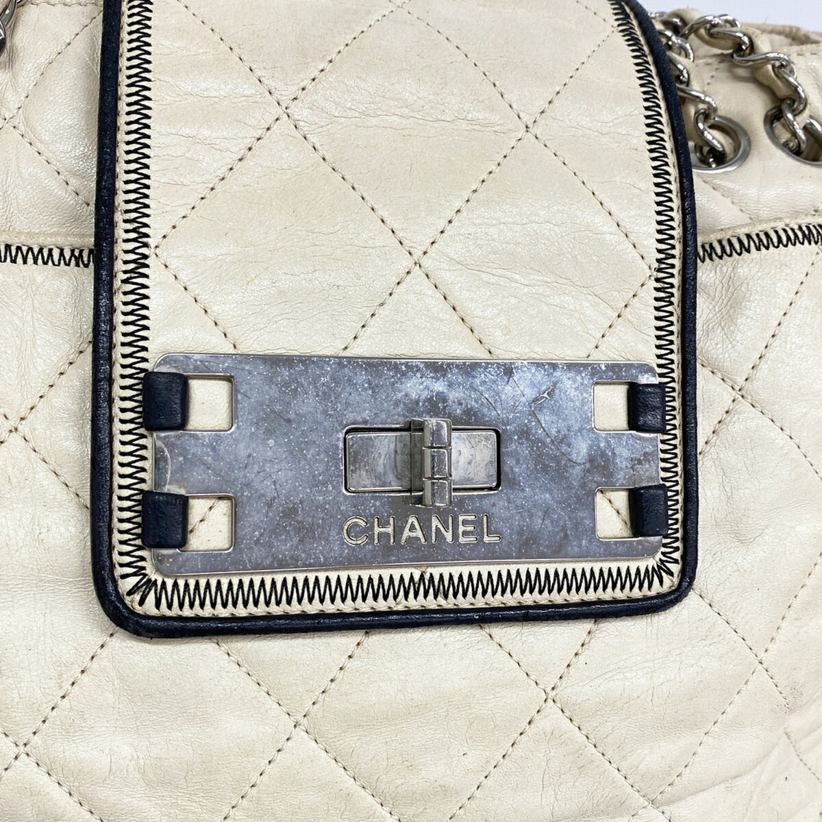 Chanel Ivory Leather Tote Bag (Pre-Owned)