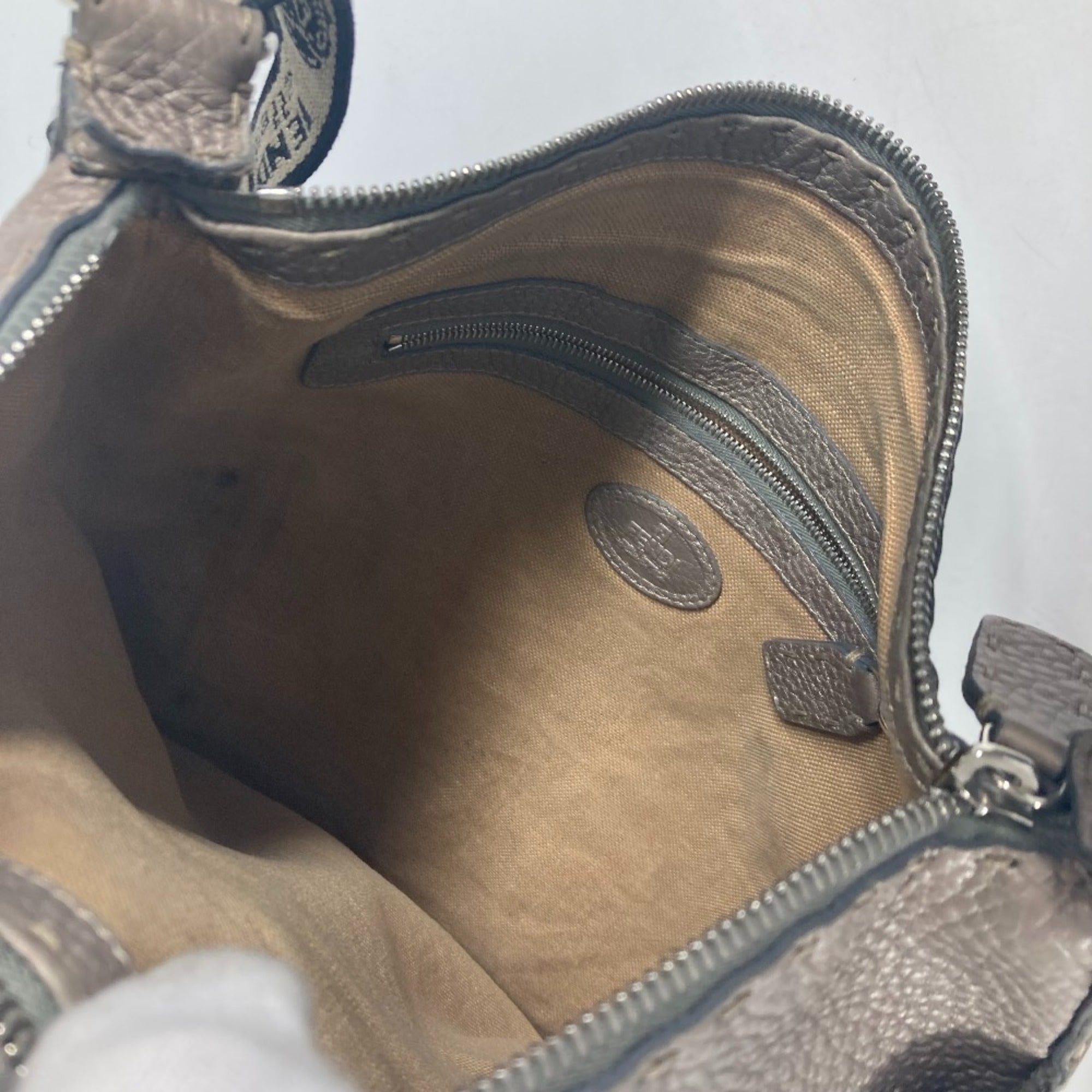Fendi Selleria Beige Leather Shoulder Bag (Pre-Owned)