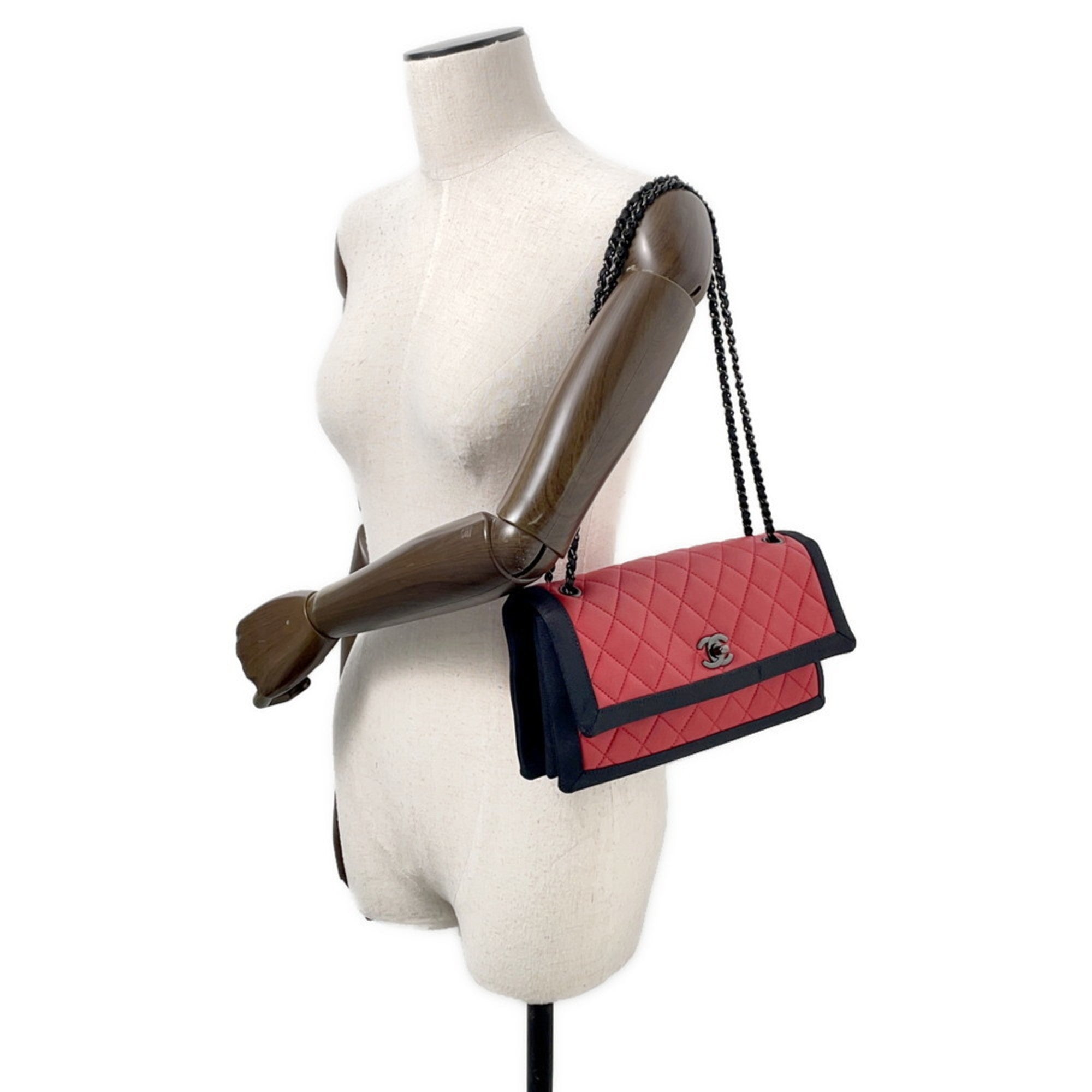Chanel Black Red Color Leather Shoulder Bag (Pre-Owned)