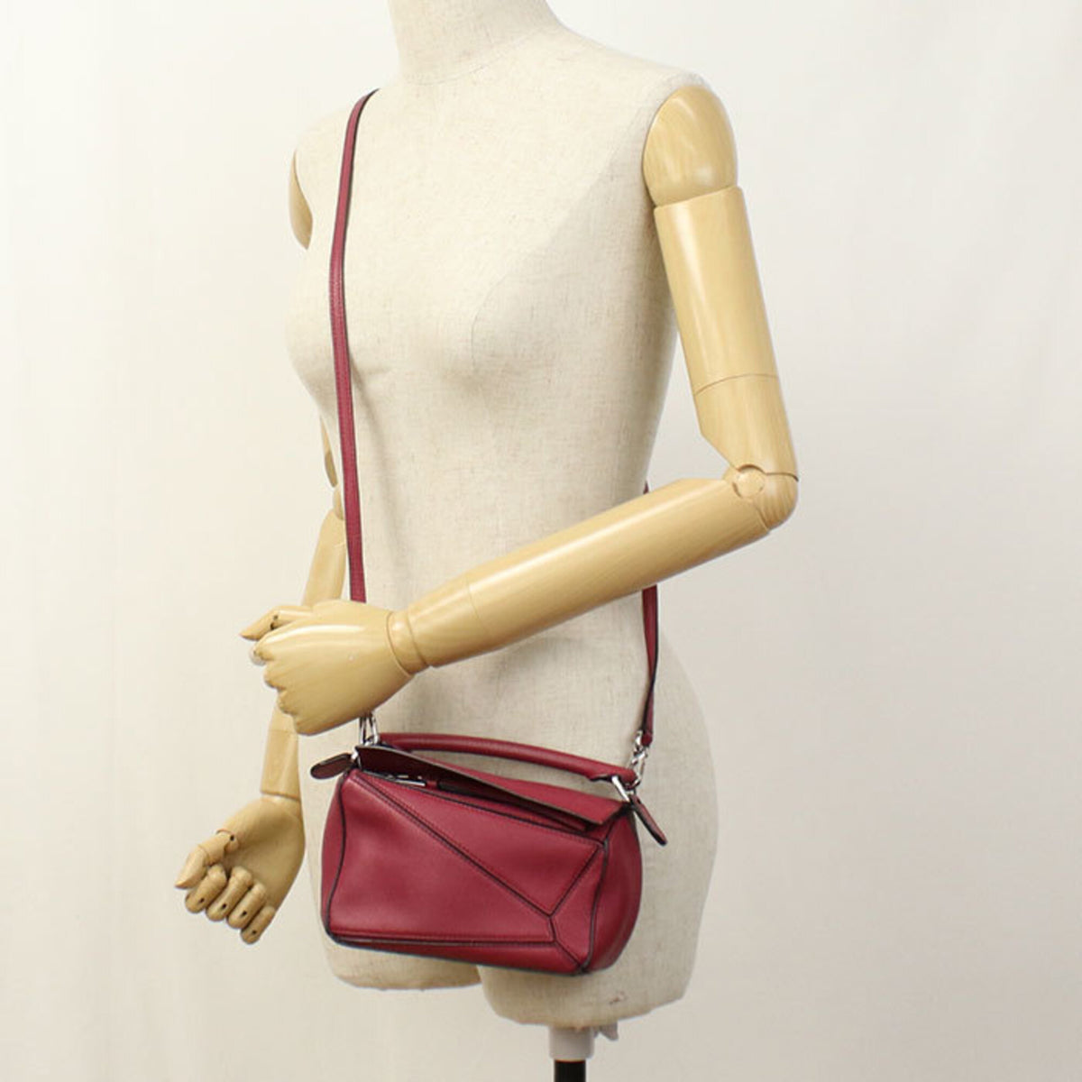Loewe Red Color Leather Shoulder Bag (Pre-Owned)