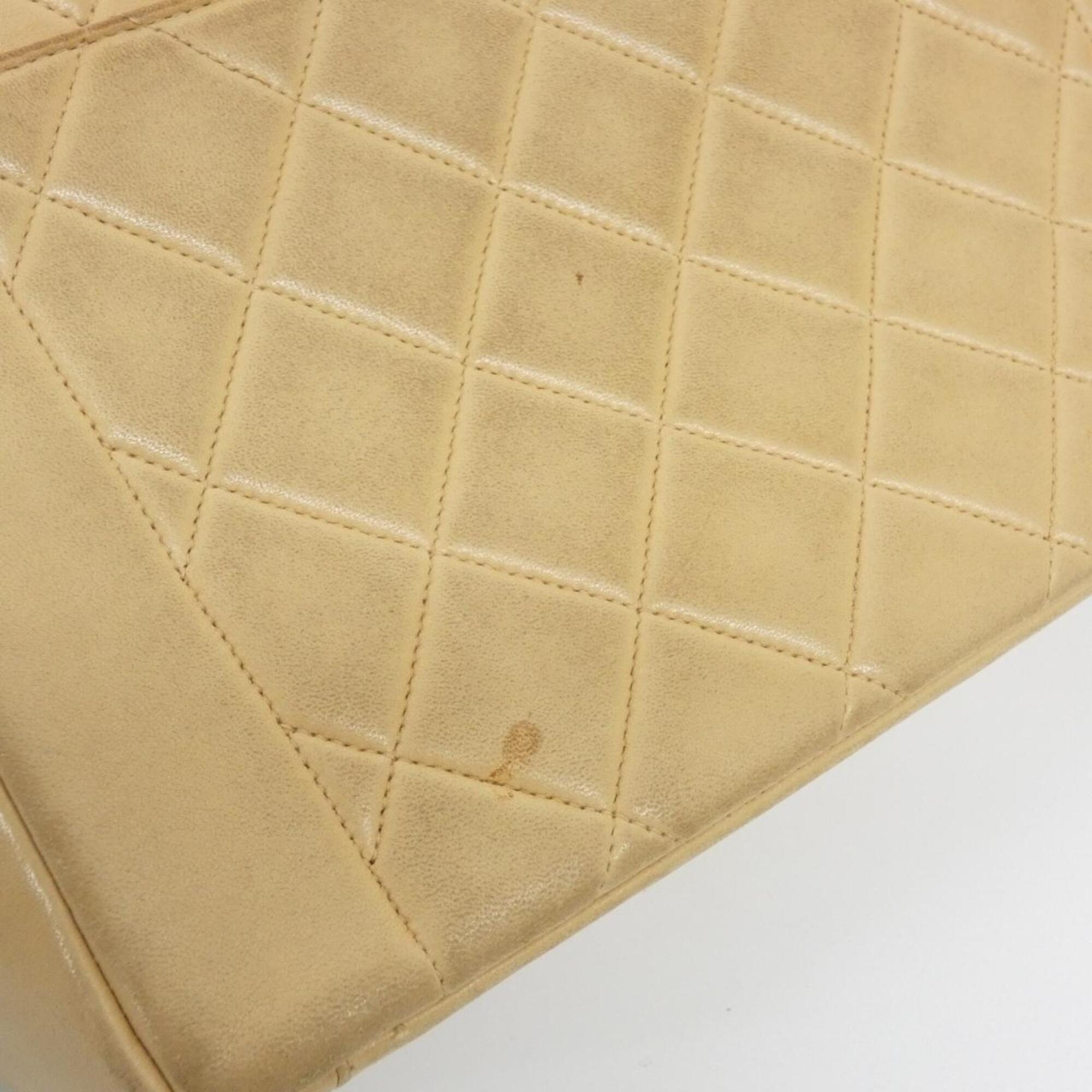 Chanel Beige Leather Shoulder Bag (Pre-Owned)