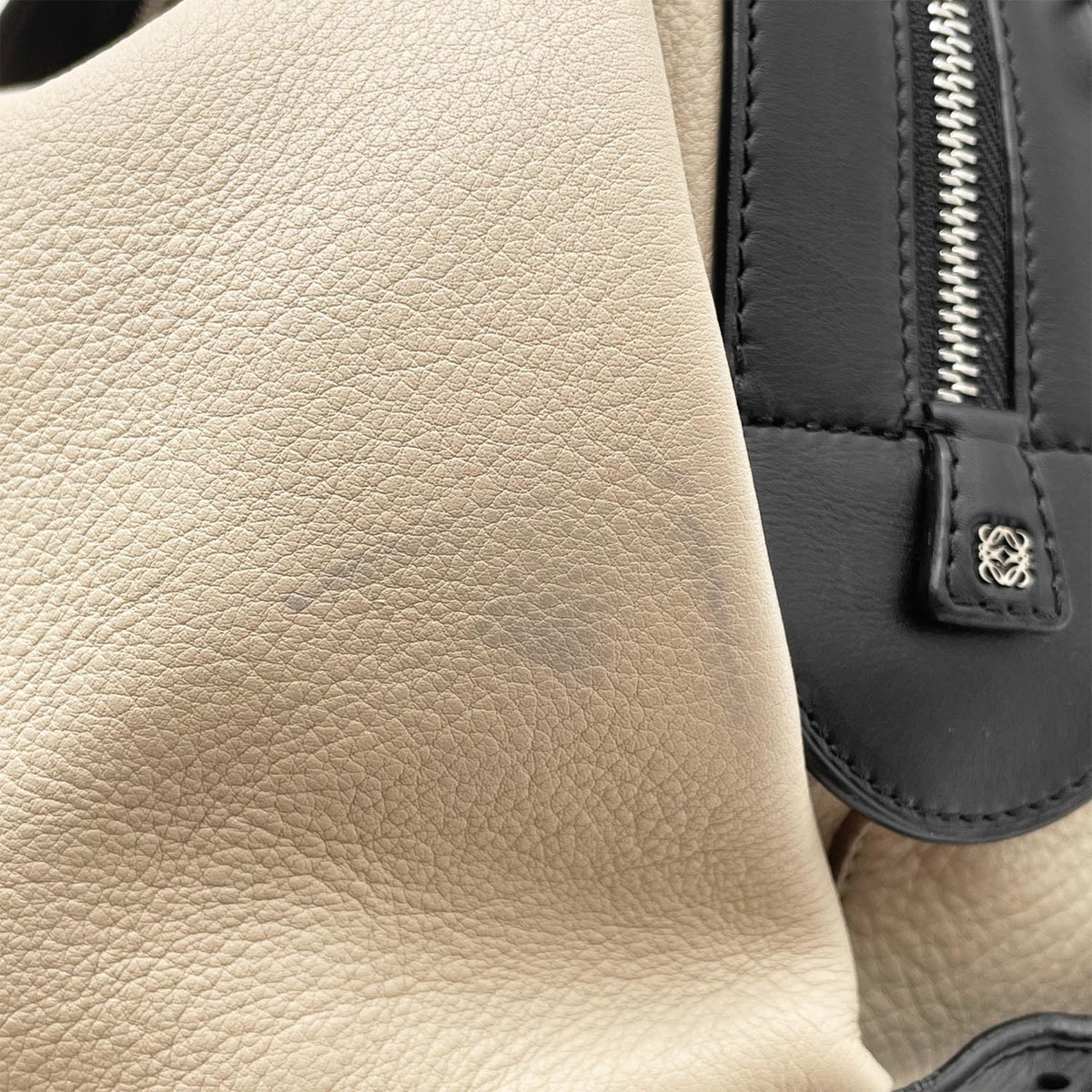 Loewe Beige Black Leather Handbag (Pre-Owned)