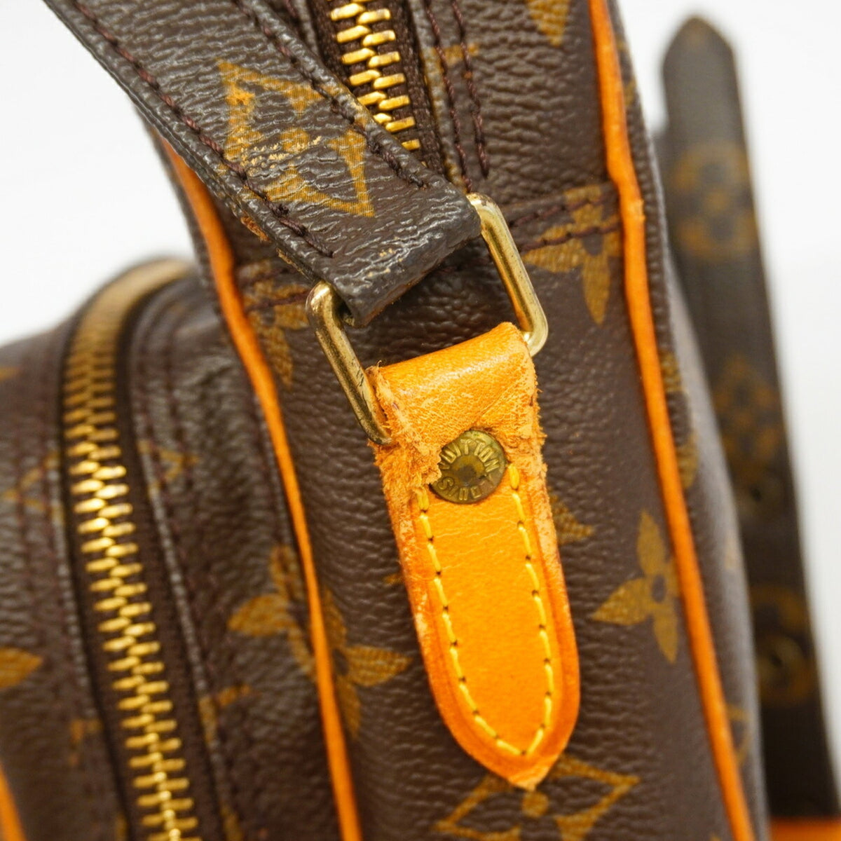 Louis Vuitton Brown Shoulder Bag (Pre-Owned)