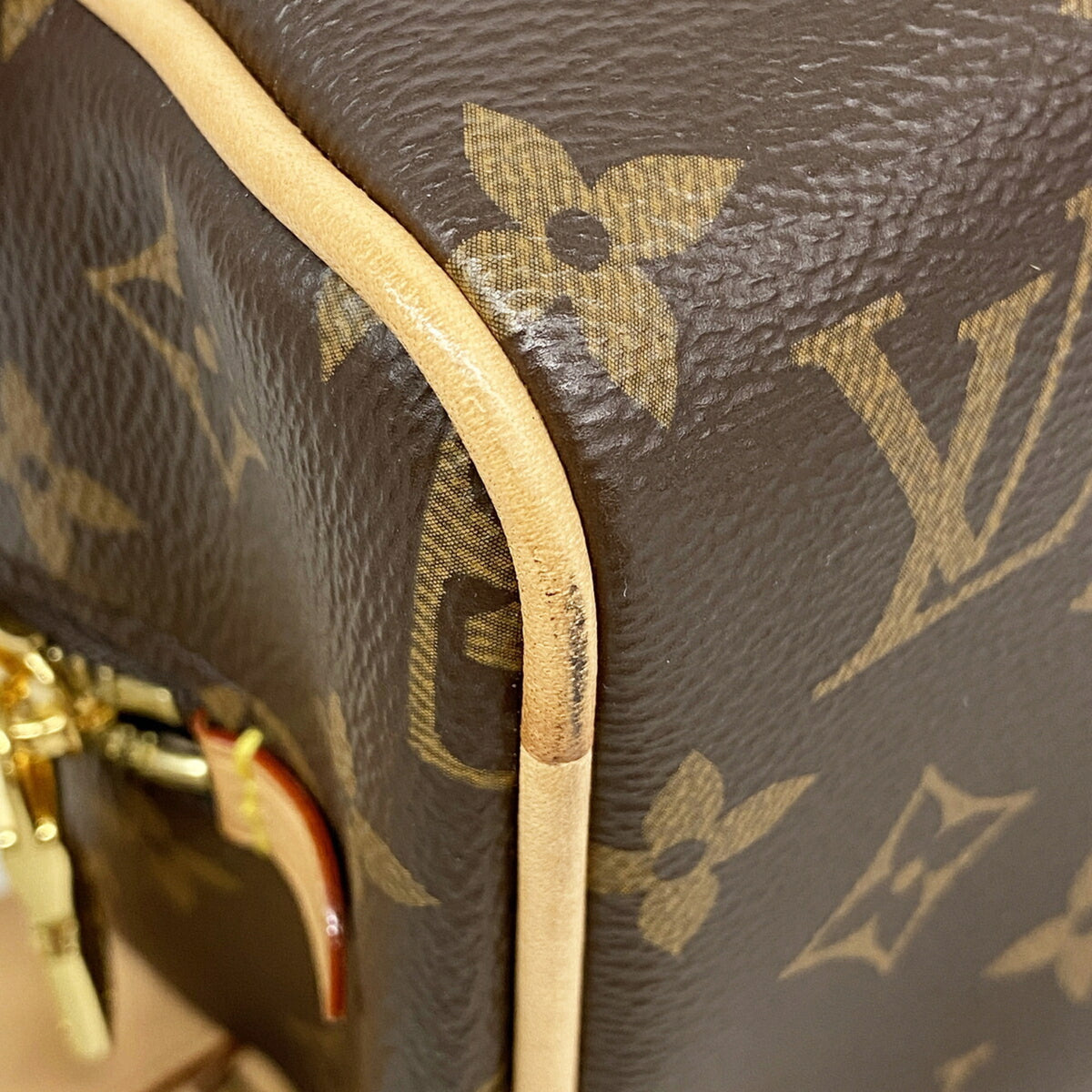 Louis Vuitton Brown Clutch Bag (Pre-Owned)