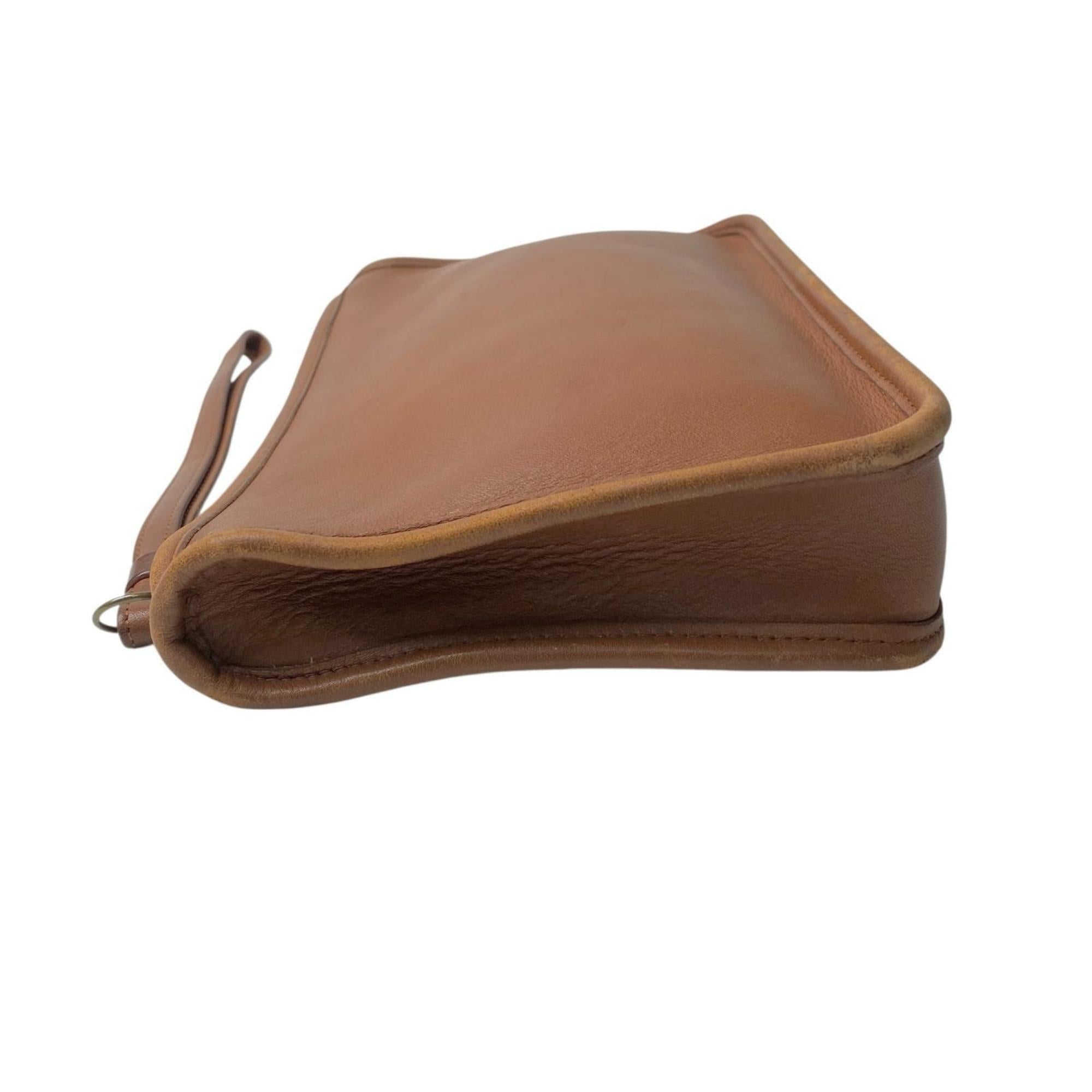 Coach Brown Leather Clutch Bag (Pre-Owned)