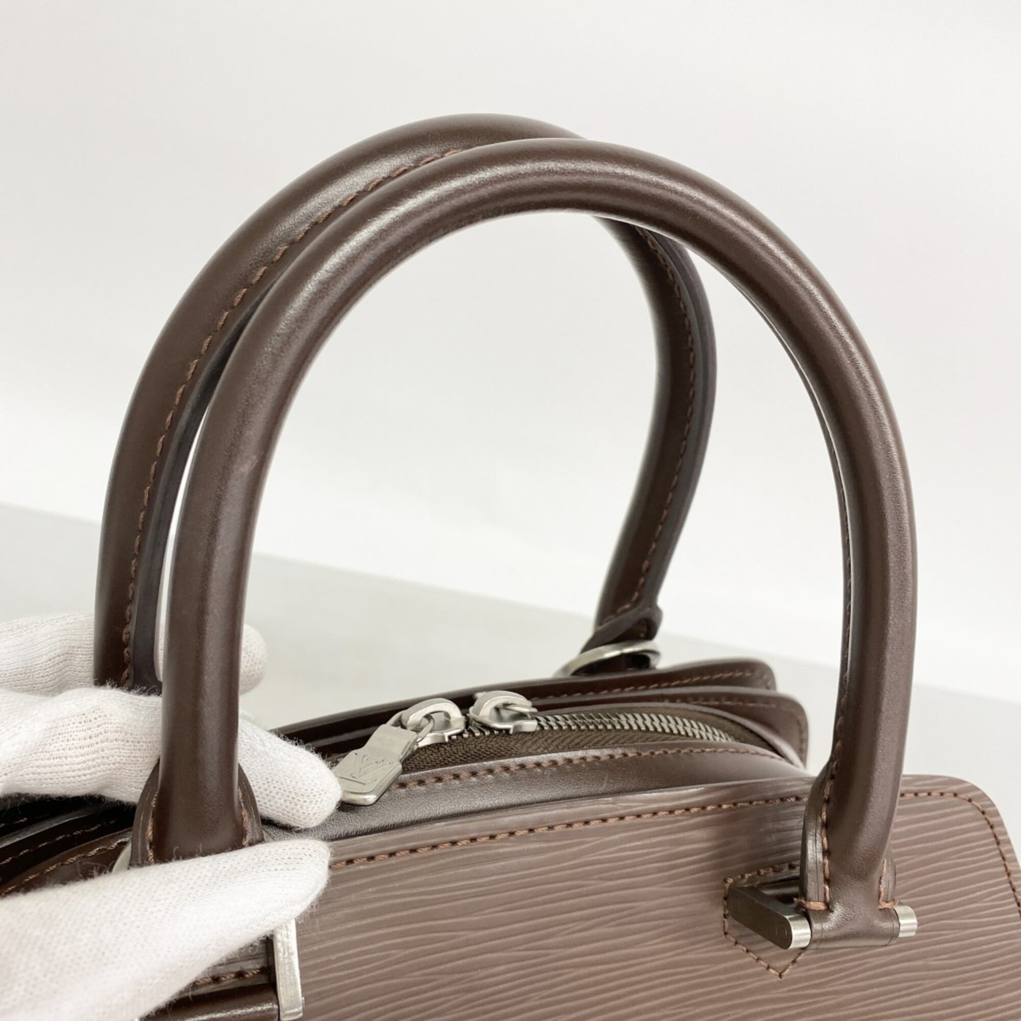 Louis Vuitton Mocha Handbag (Pre-Owned)