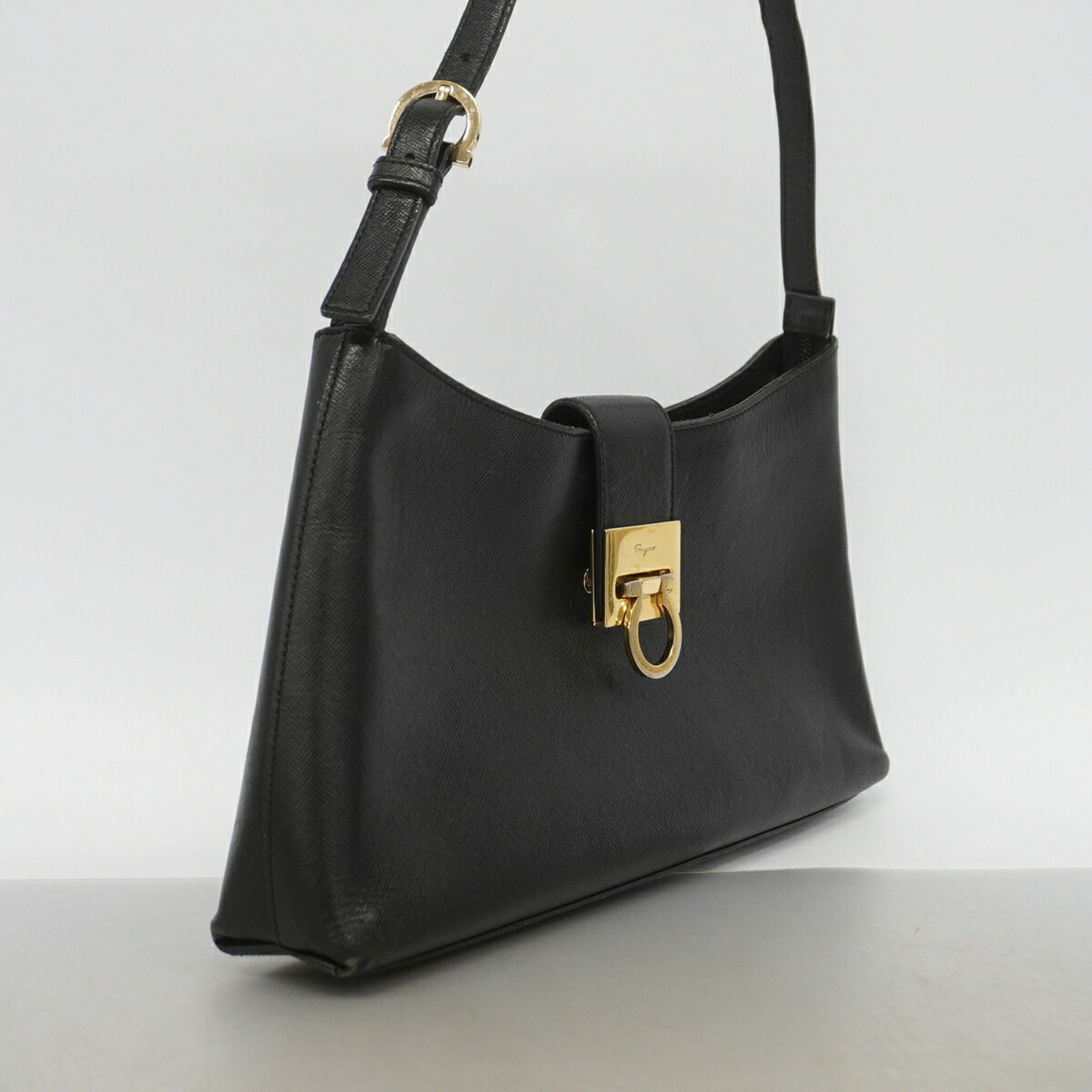 Salvatore Ferragamo Black Leather Shoulder Bag (Pre-Owned)