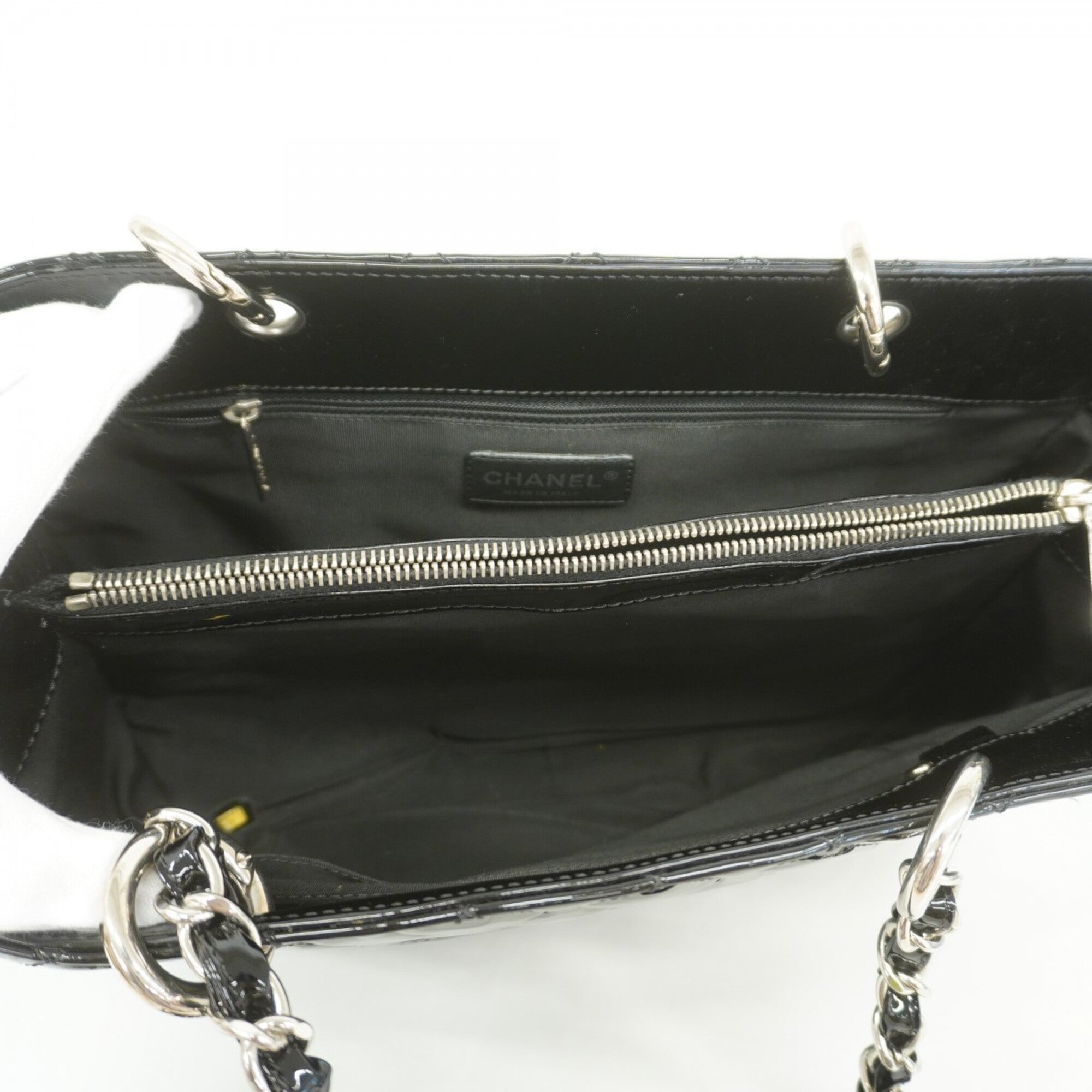 Chanel Black Patent Leather Tote Bag (Pre-Owned)