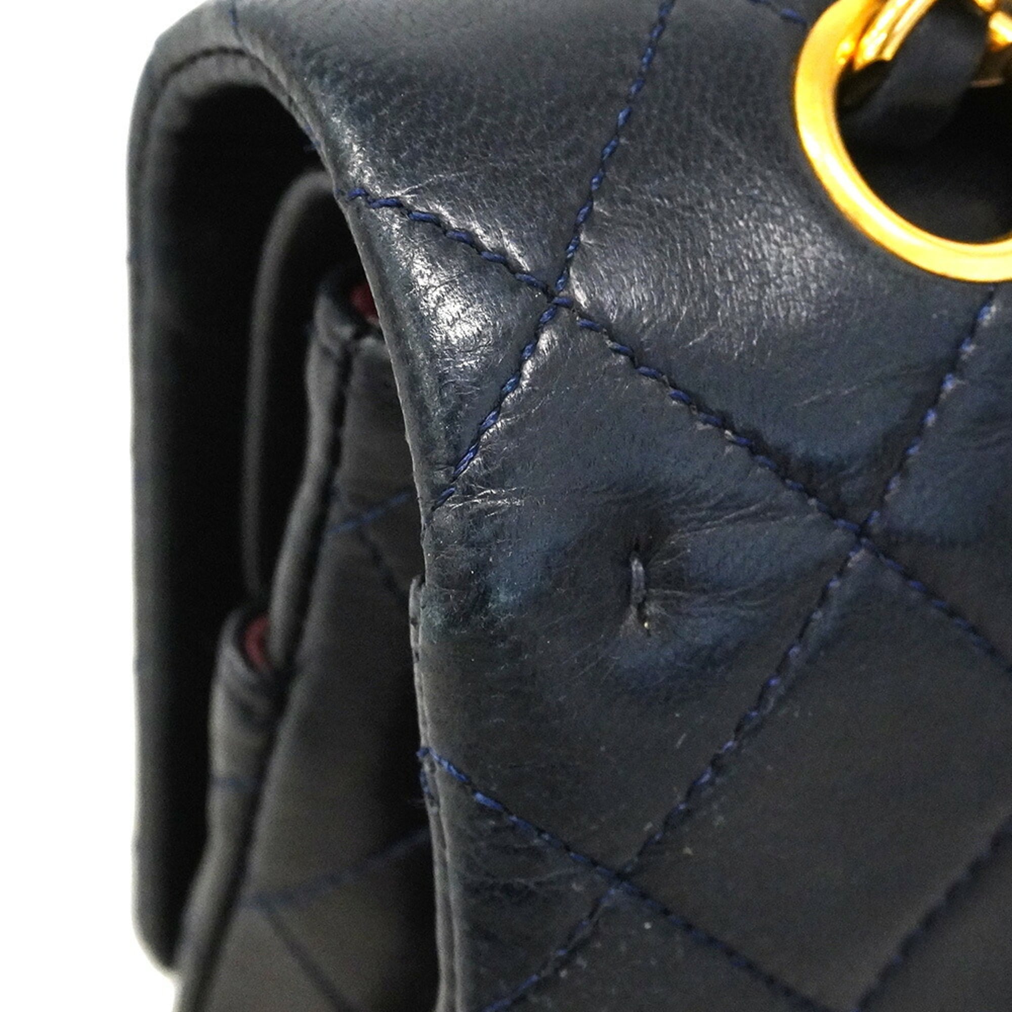 Chanel Black Leather Shoulder Bag (Pre-Owned)