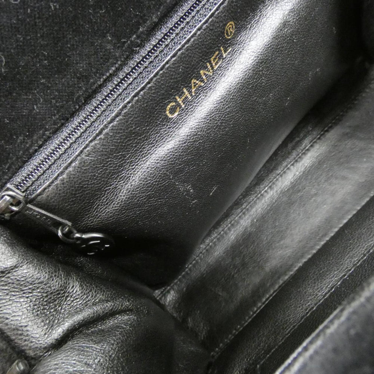 Chanel Black Handbag (Pre-Owned)