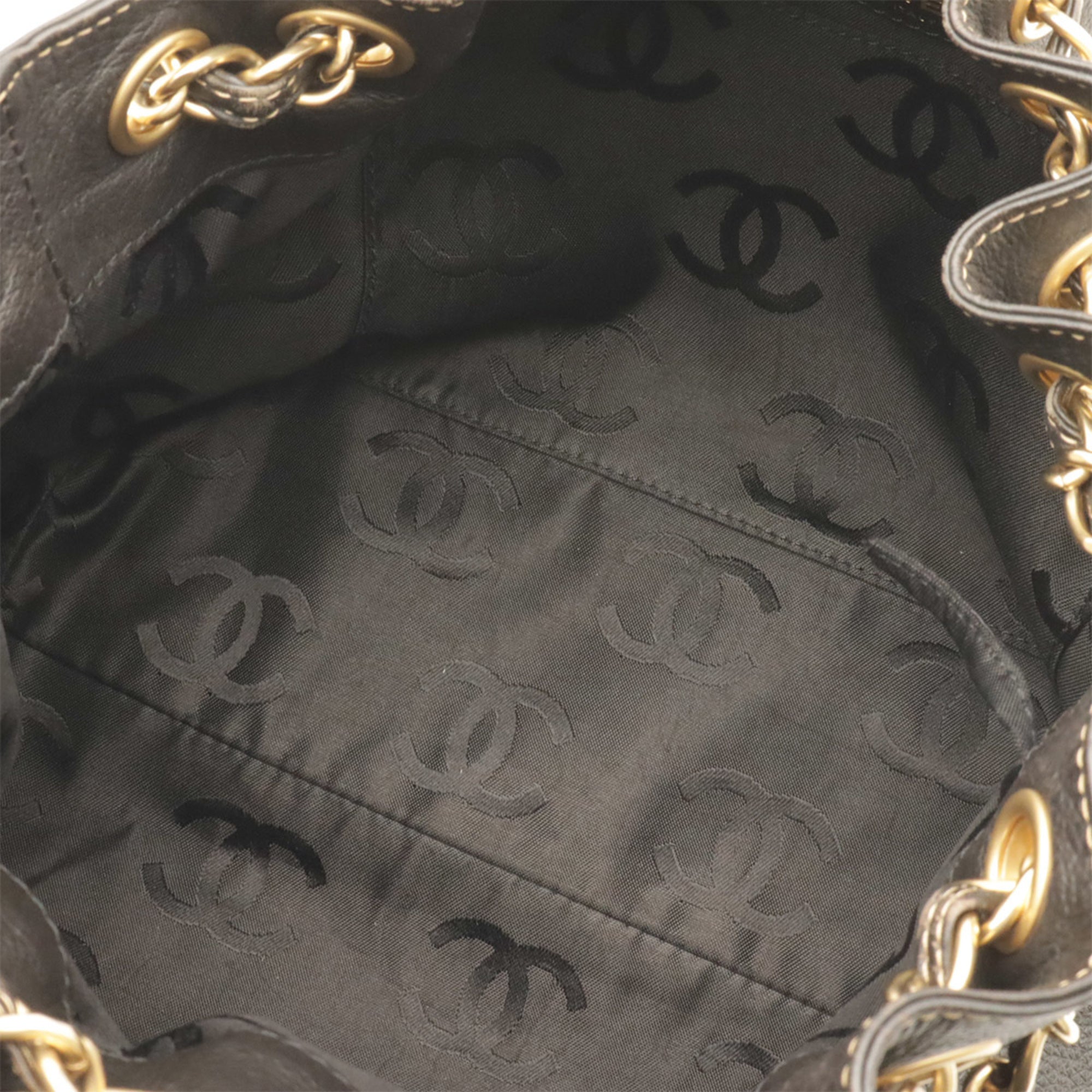 Chanel Black Grained Calfskin Shoulder Bag (Pre-Owned)