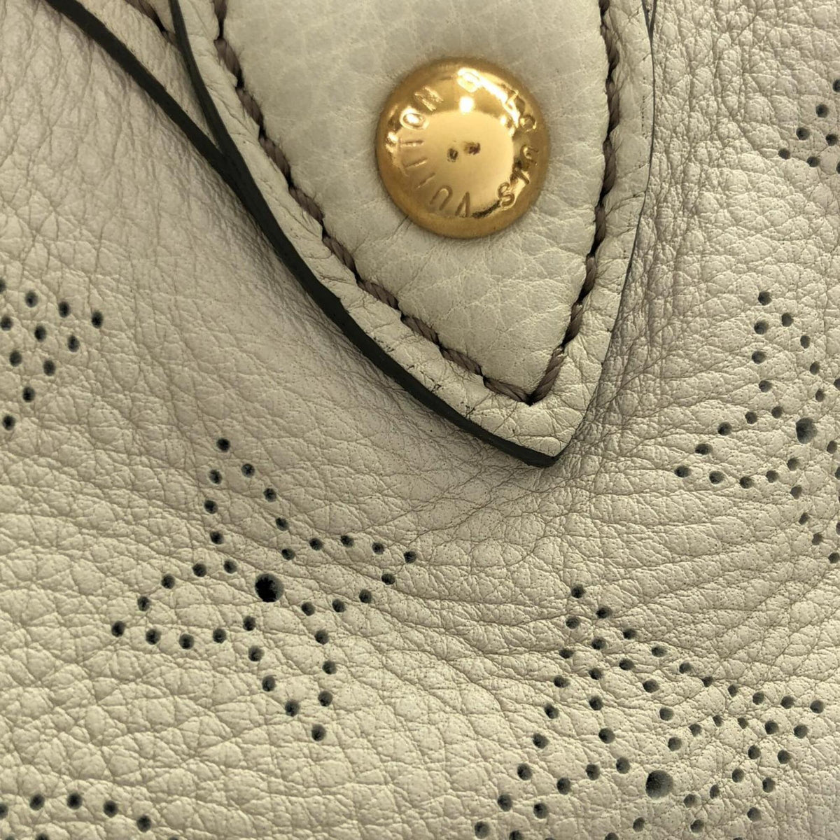Louis Vuitton Gris Leather Shoulder Bag (Pre-Owned)