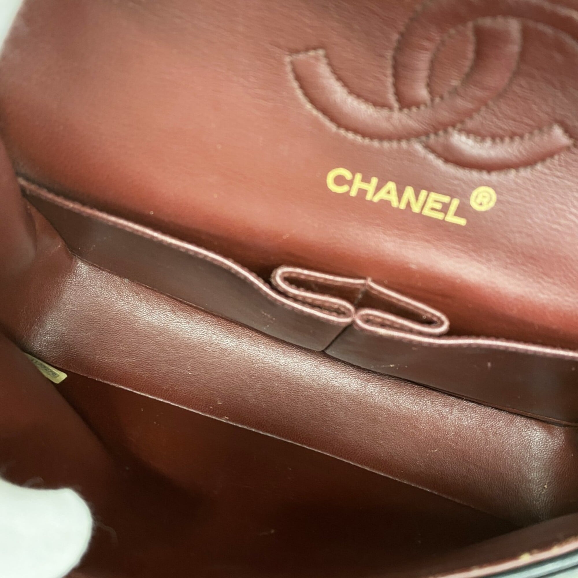 Chanel Black Leather Shoulder Bag (Pre-Owned)