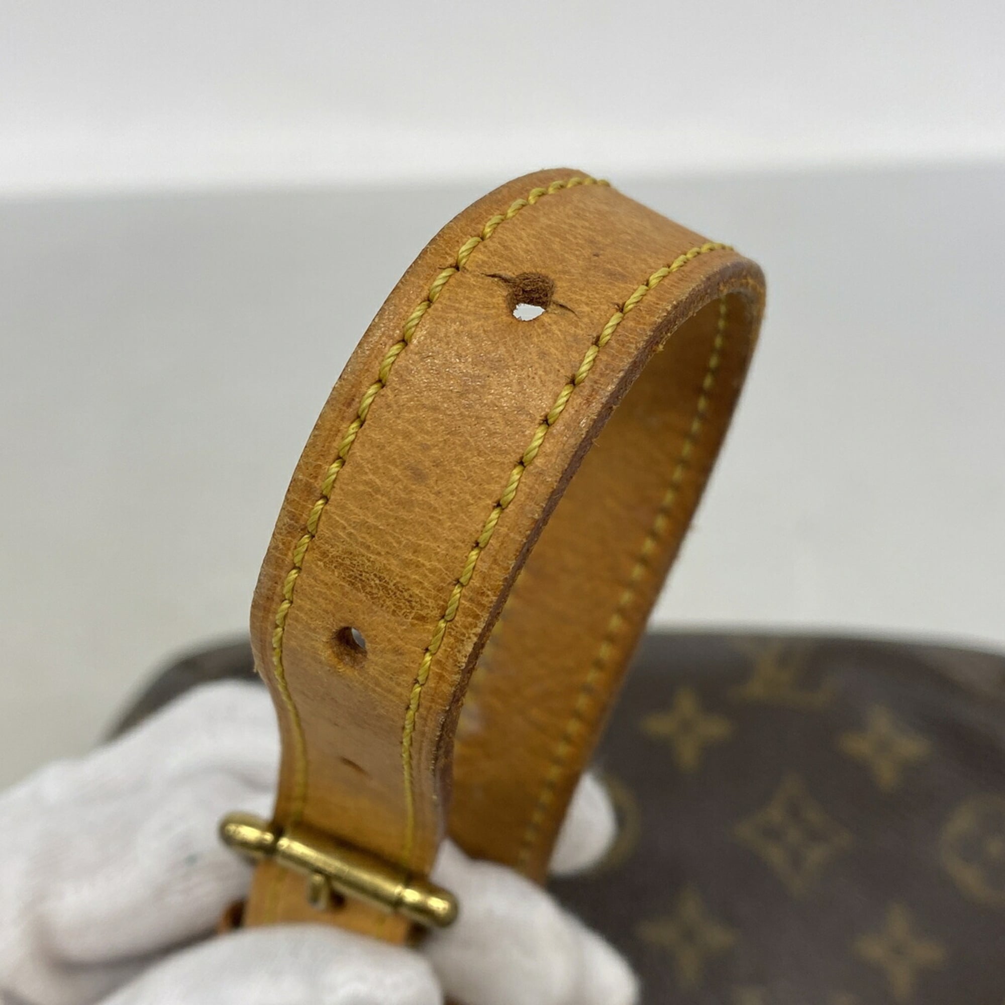 Louis Vuitton Brown Shoulder Bag (Pre-Owned)