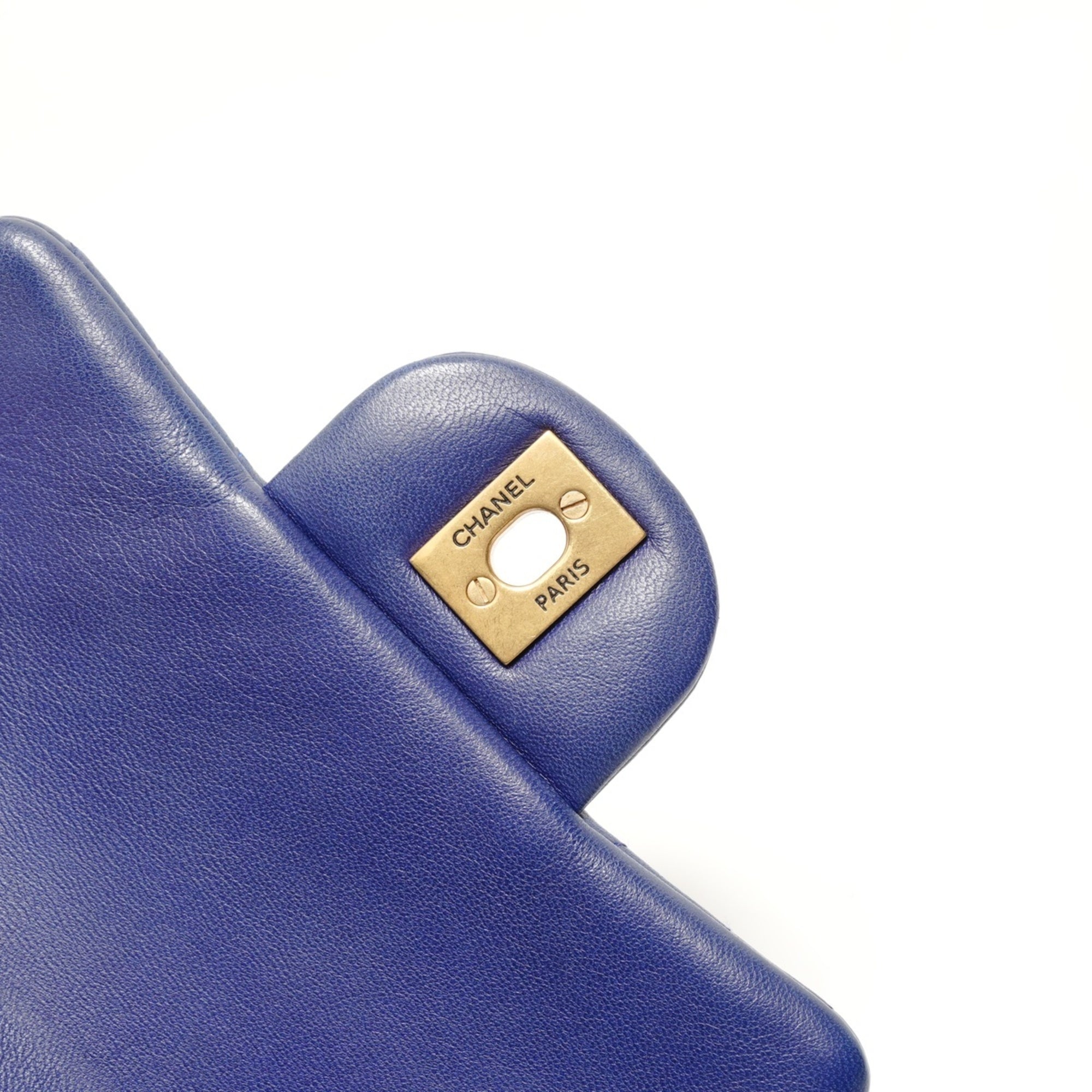 Chanel Blue Leather Shoulder Bag (Pre-Owned)