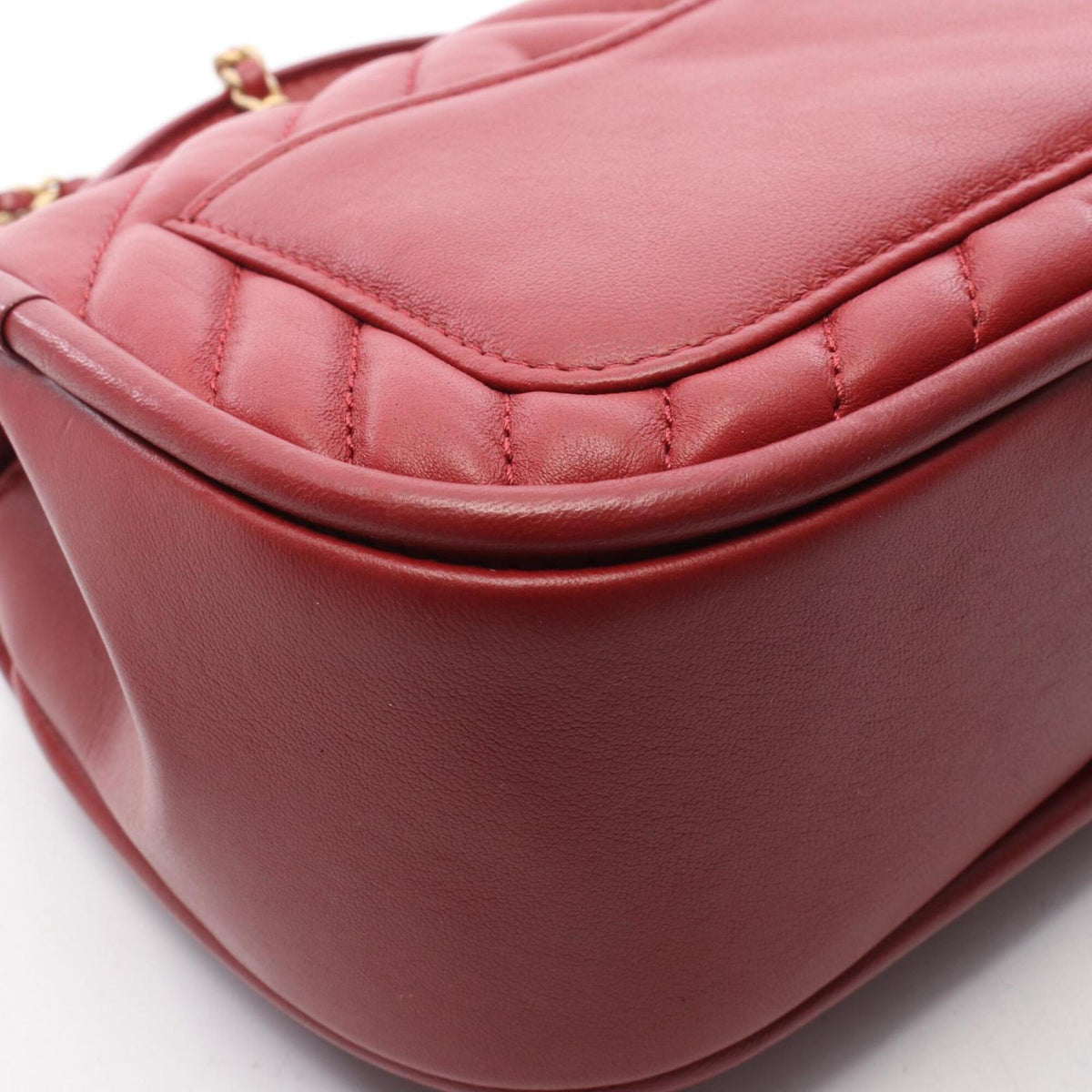 Chanel Red Color Leather Handbag Shoulder Bag (Pre-Owned)